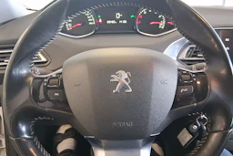 valkoinen Peugeot 308 2014 kuva 15.