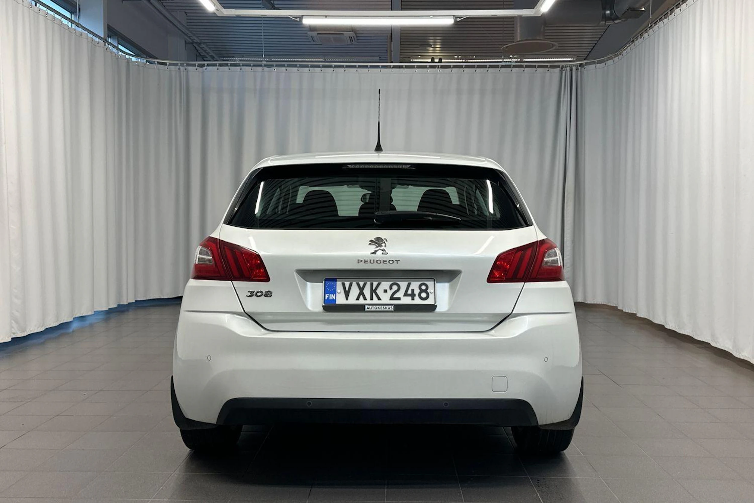 valkoinen Peugeot 308 2014 kuva 6.