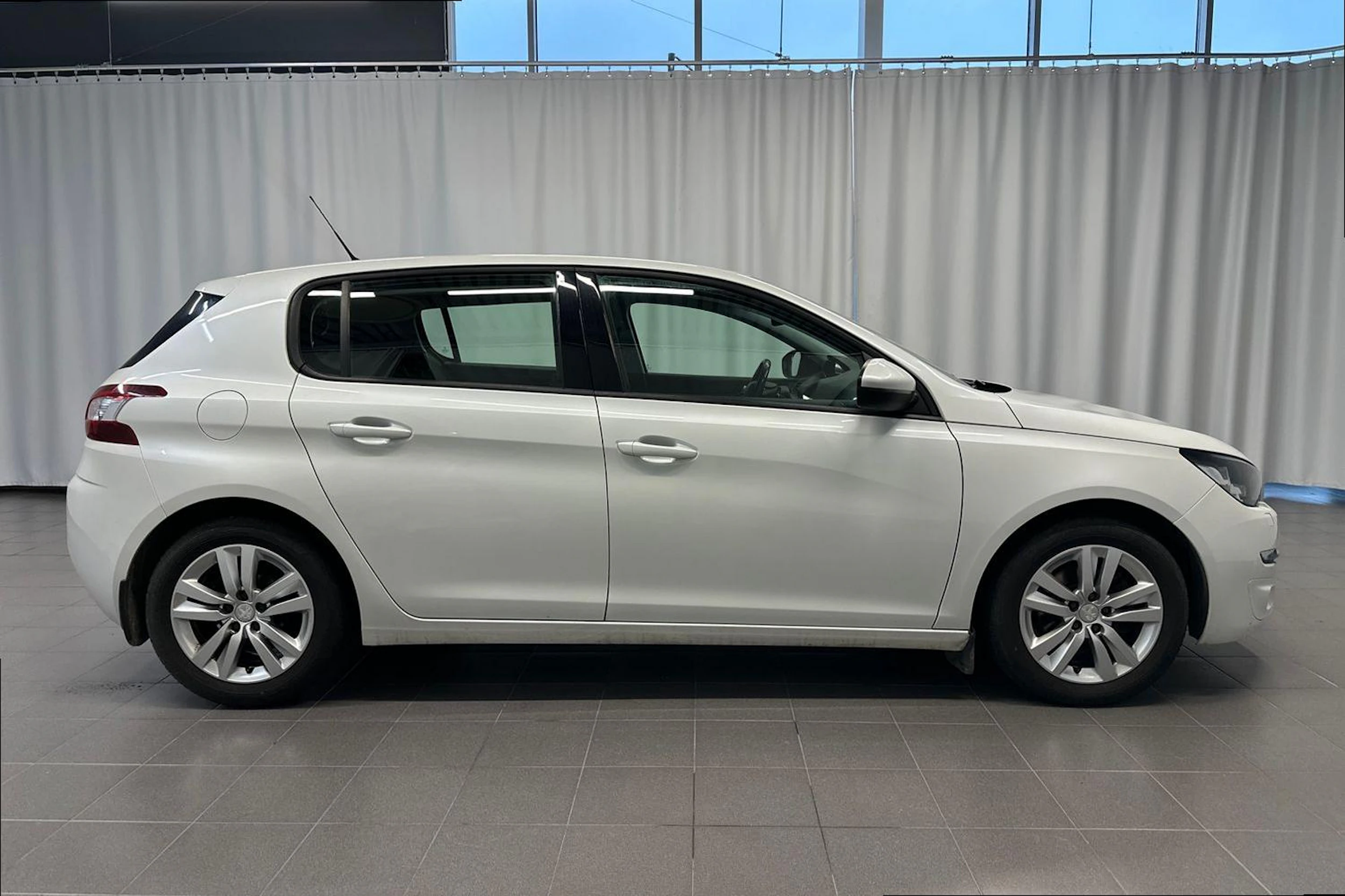 valkoinen Peugeot 308 2014 kuva 8.