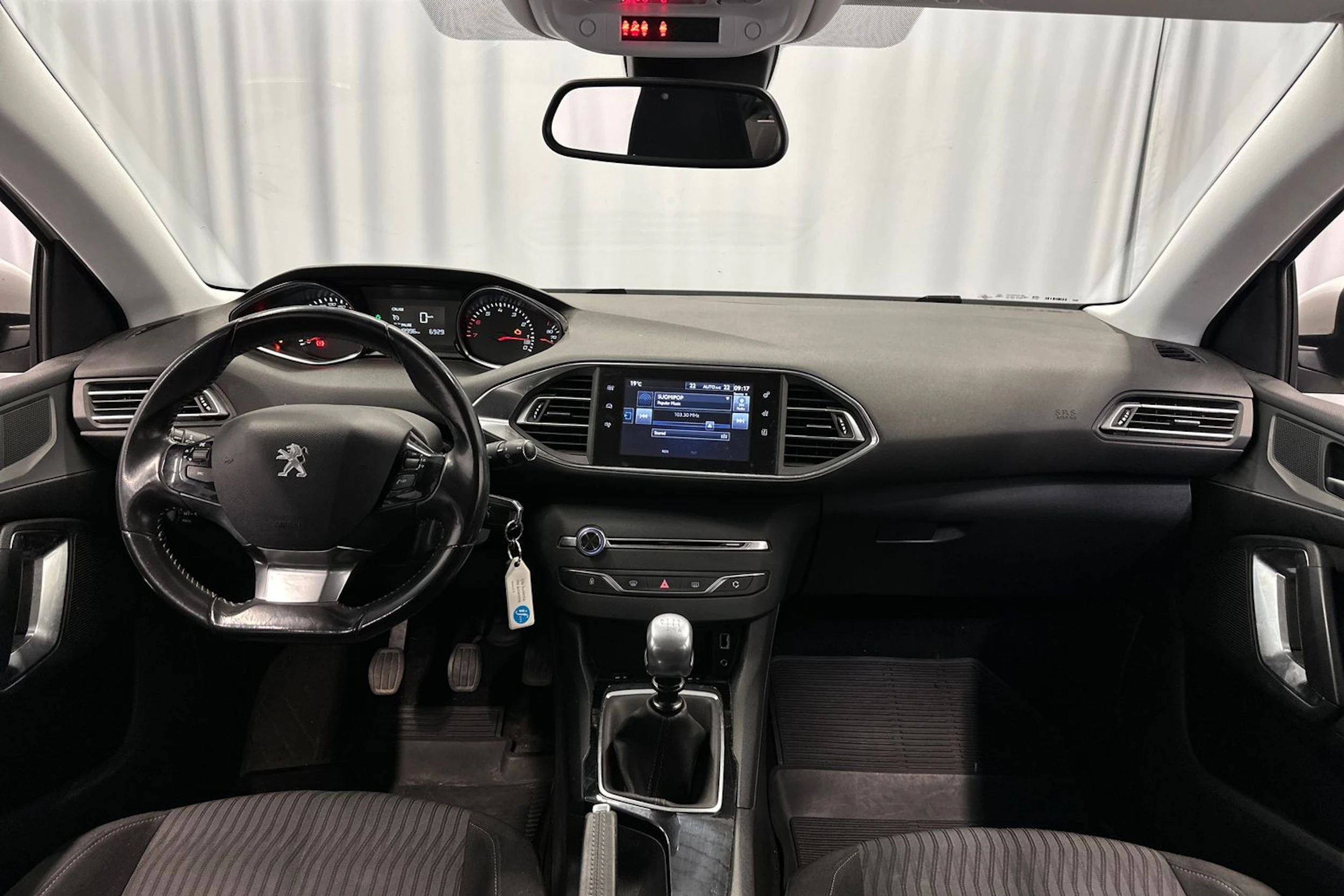 valkoinen Peugeot 308 2014 kuva 12.