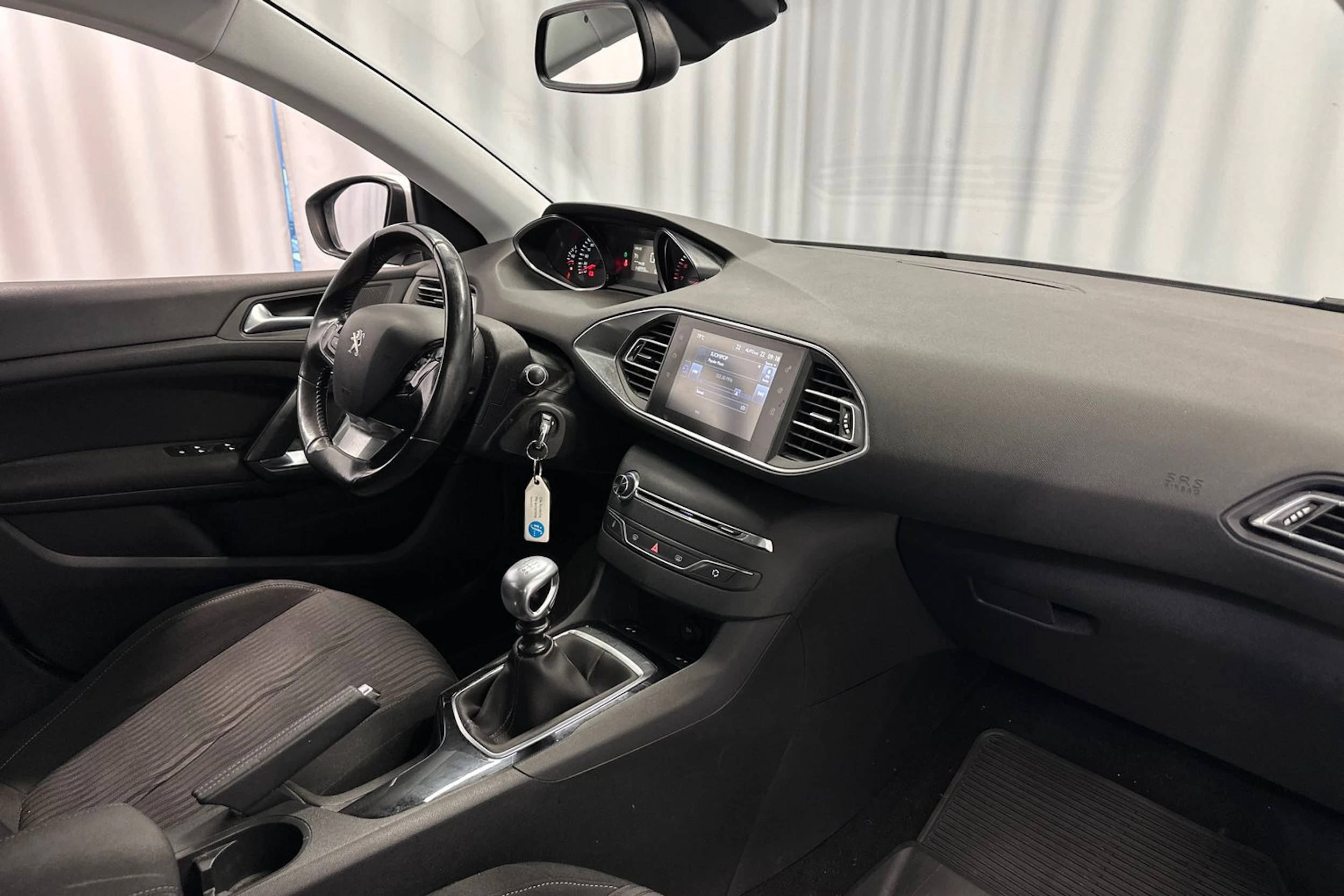 valkoinen Peugeot 308 2014 kuva 15.