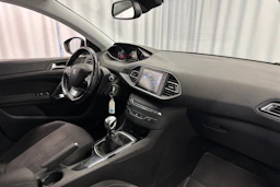 valkoinen Peugeot 308 2014 kuva 15.