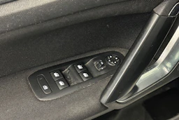 valkoinen Peugeot 308 2014 kuva 17.