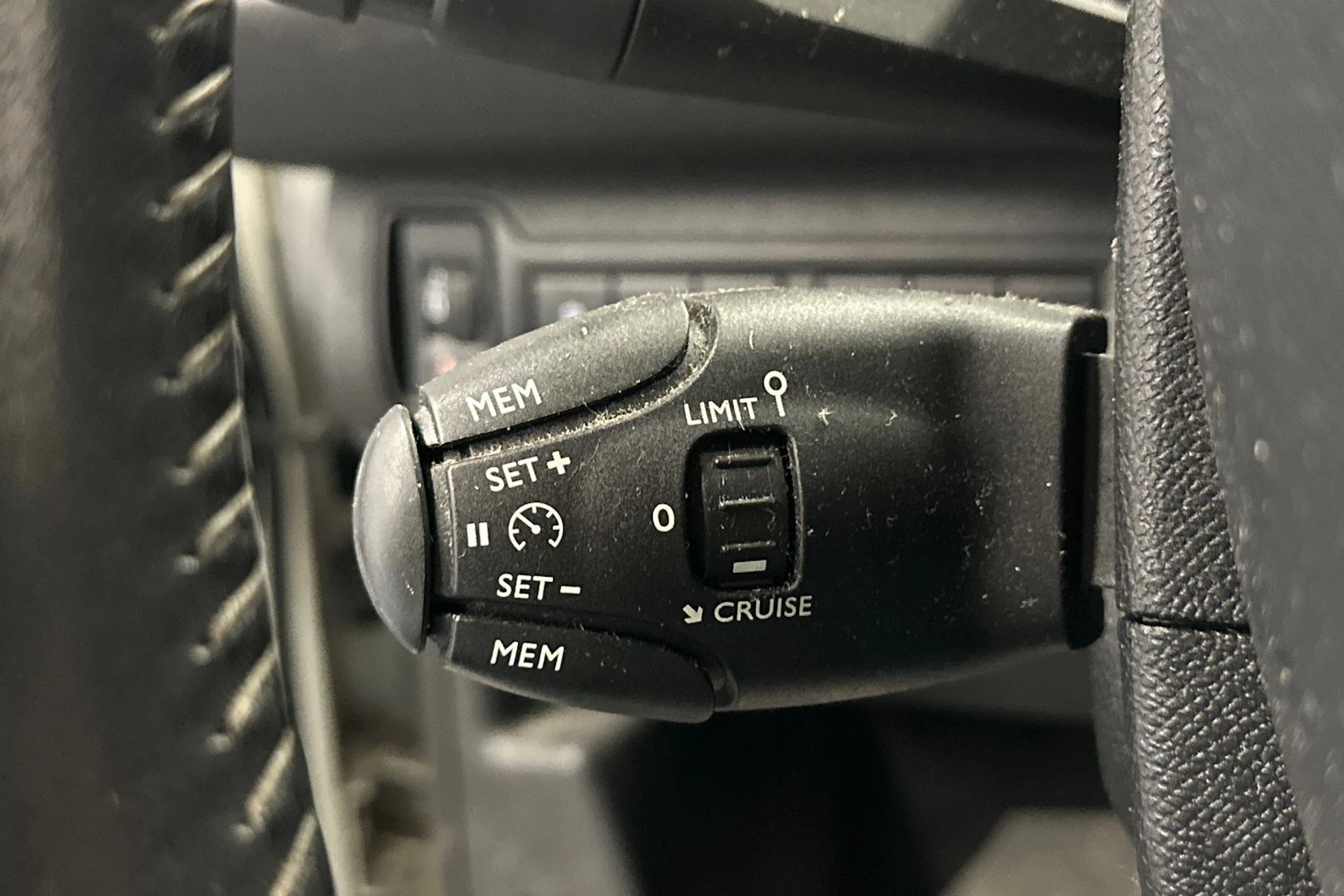 valkoinen Peugeot 308 2014 kuva 21.