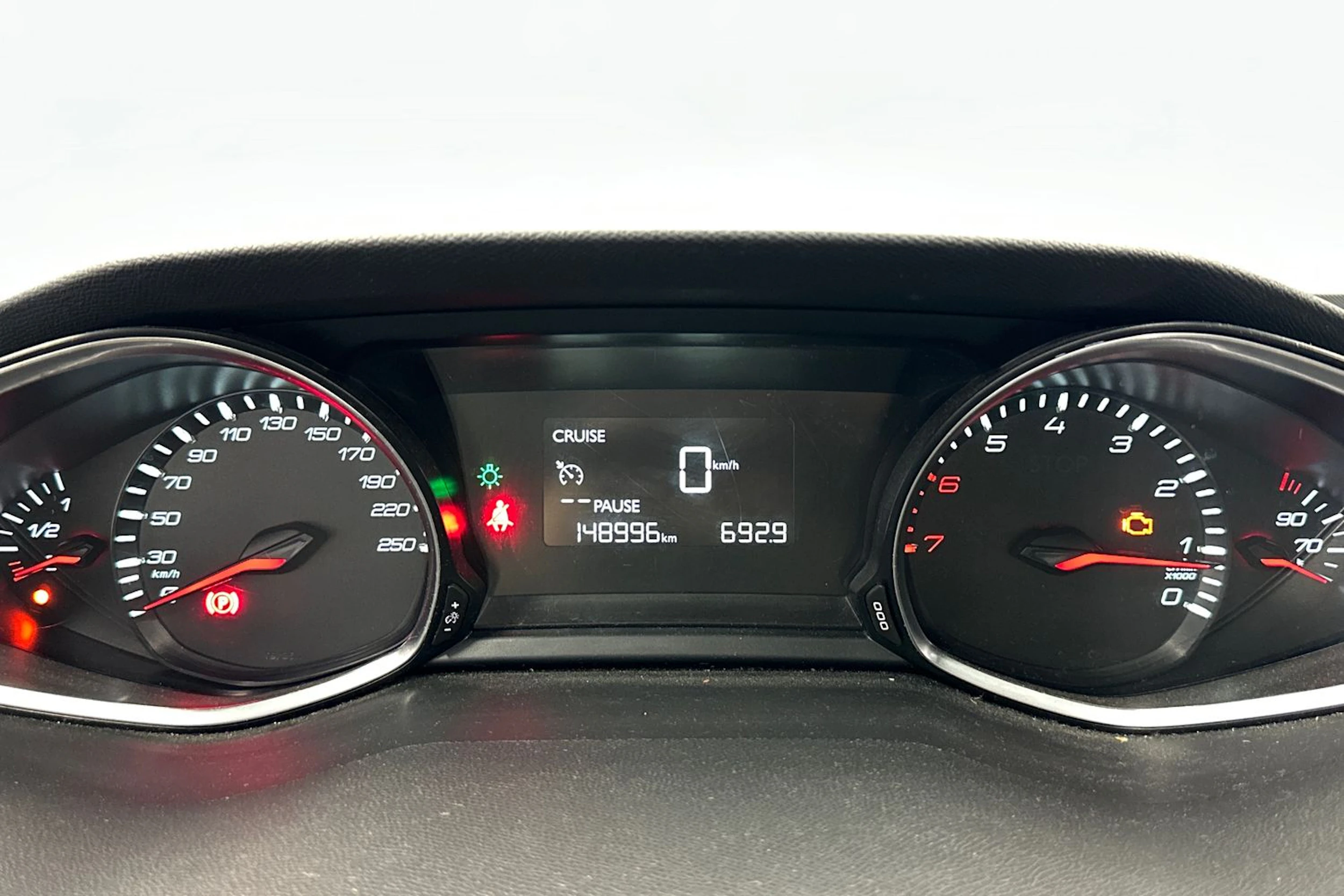 valkoinen Peugeot 308 2014 kuva 22.