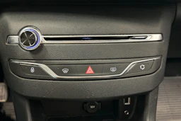 valkoinen Peugeot 308 2014 kuva 23.
