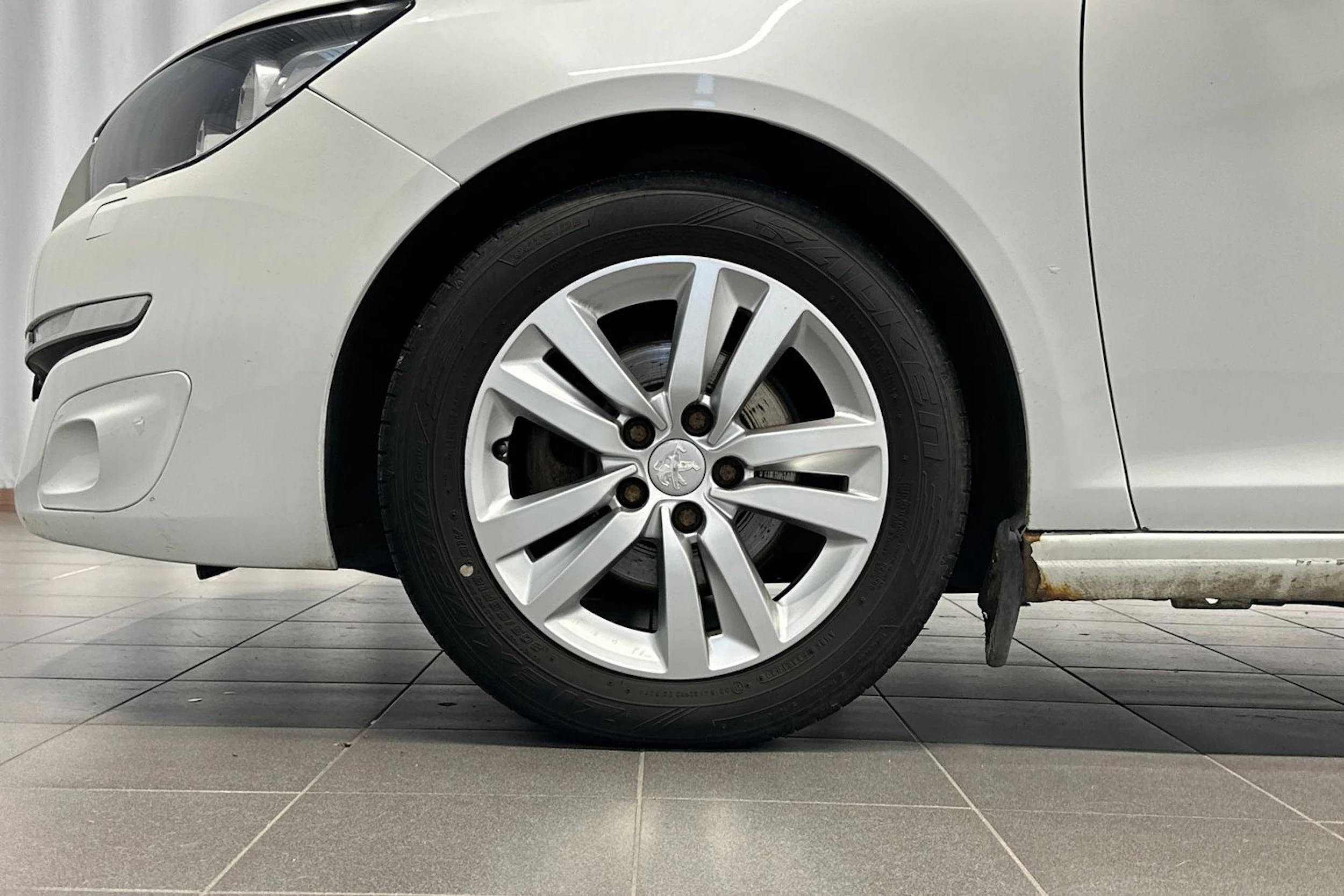 valkoinen Peugeot 308 2014 kuva 26.