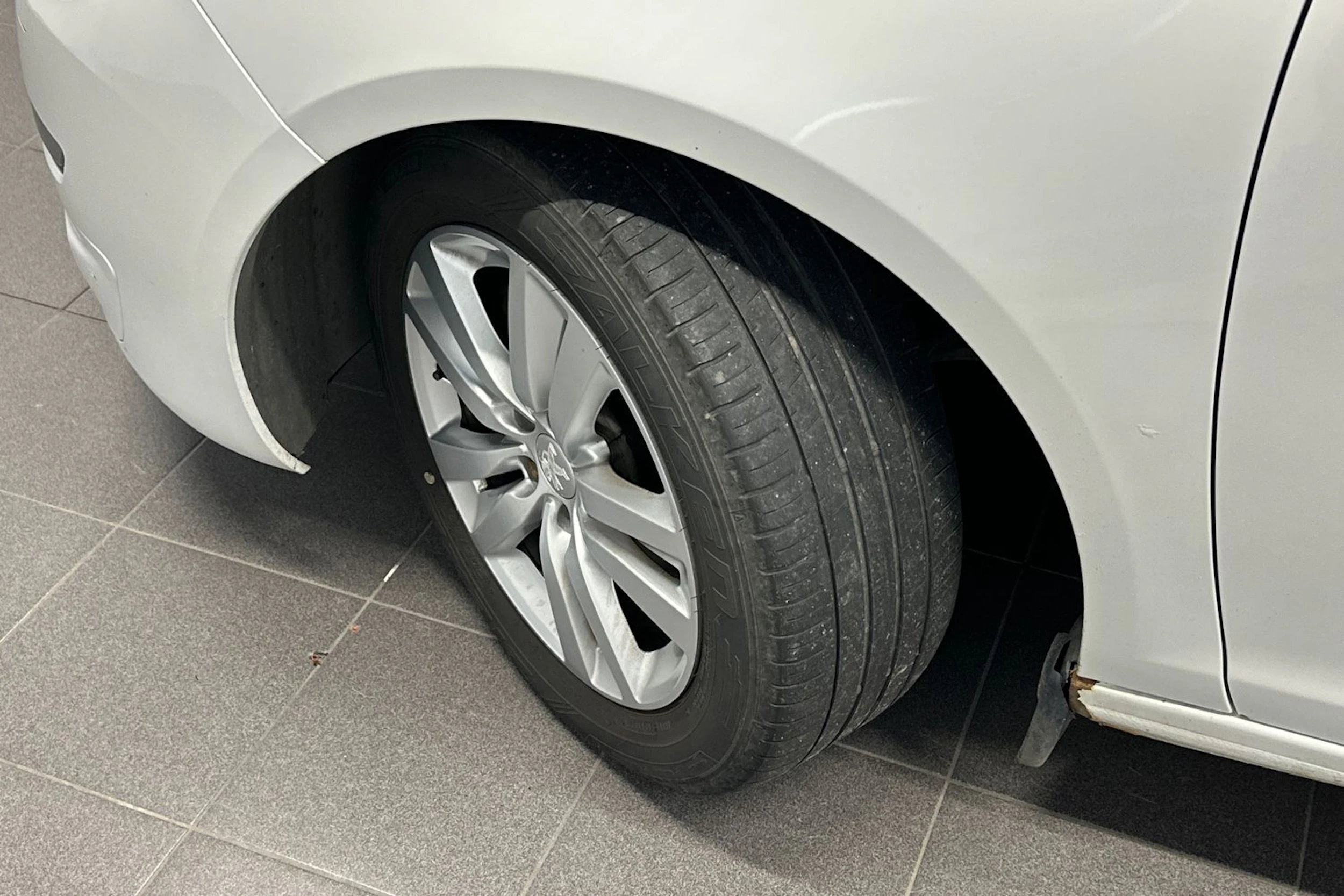 valkoinen Peugeot 308 2014 kuva 27.