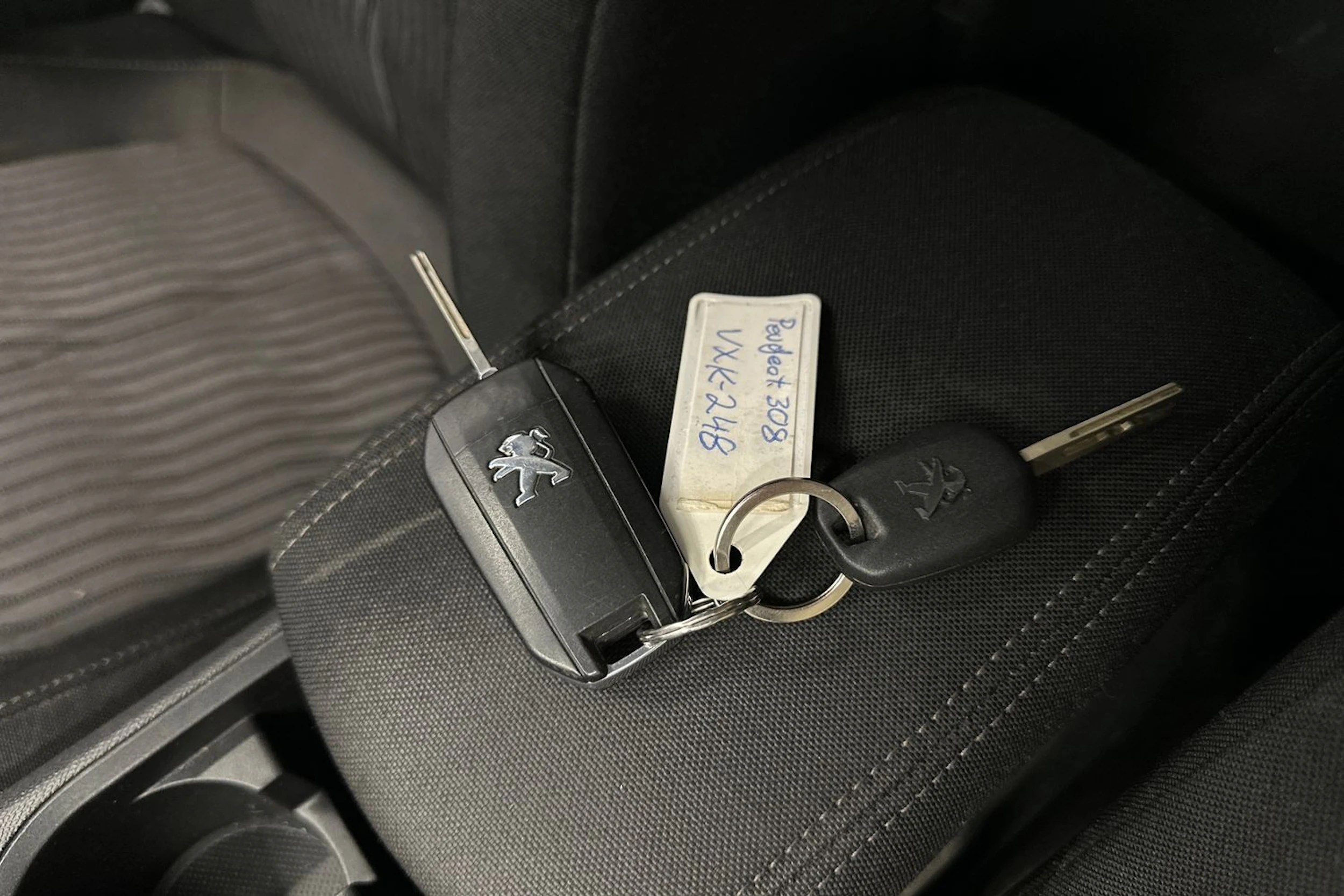 valkoinen Peugeot 308 2014 kuva 29.