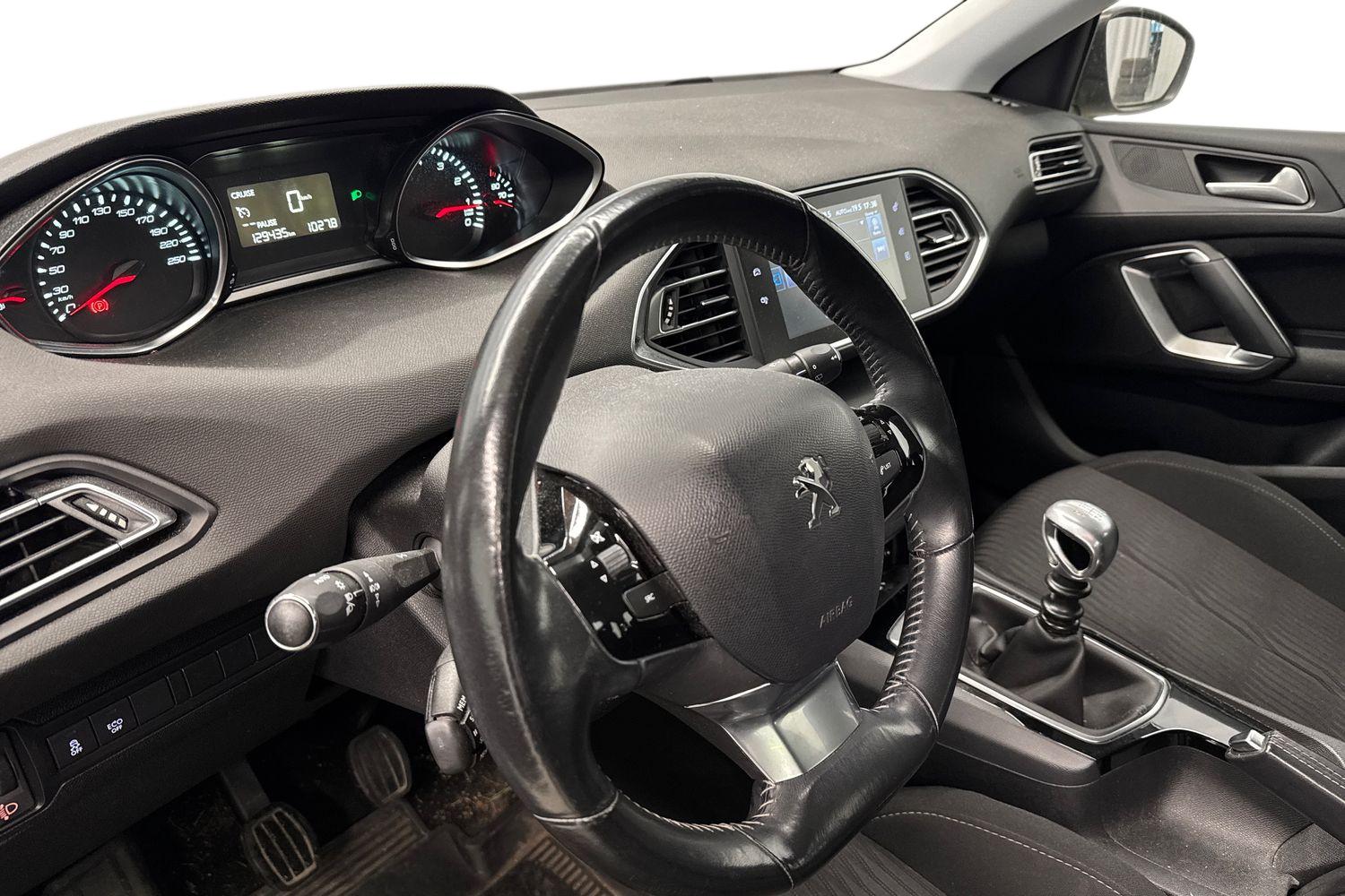 Peugeot 308 SW Active PureTech 130 2015, kuva 3/11