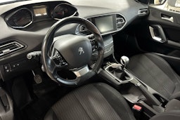 valkoinen Peugeot 308 2015 kuva 6.