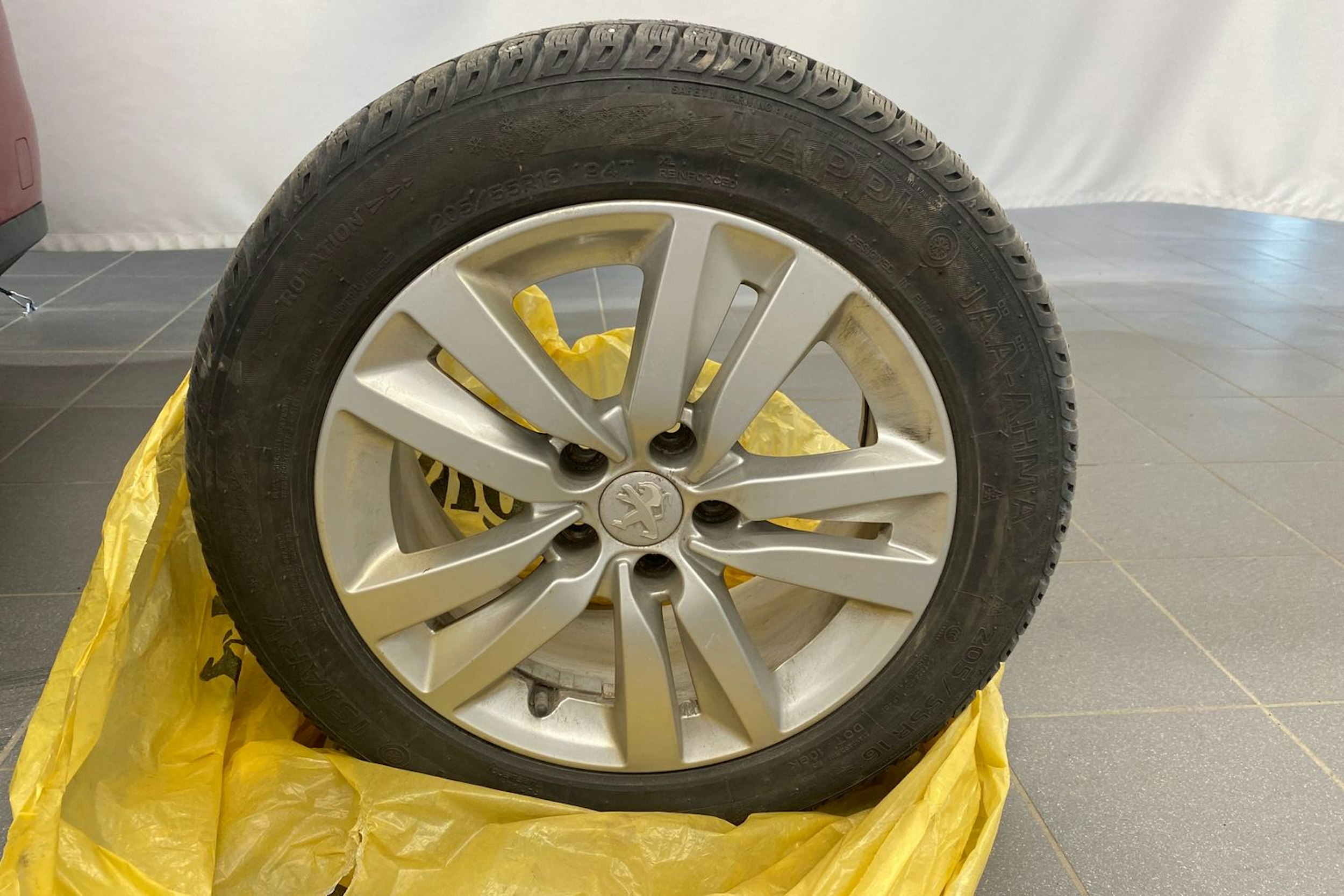punainen Peugeot 308 2015 kuva 10.