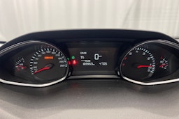 punainen Peugeot 308 2015 kuva 13.
