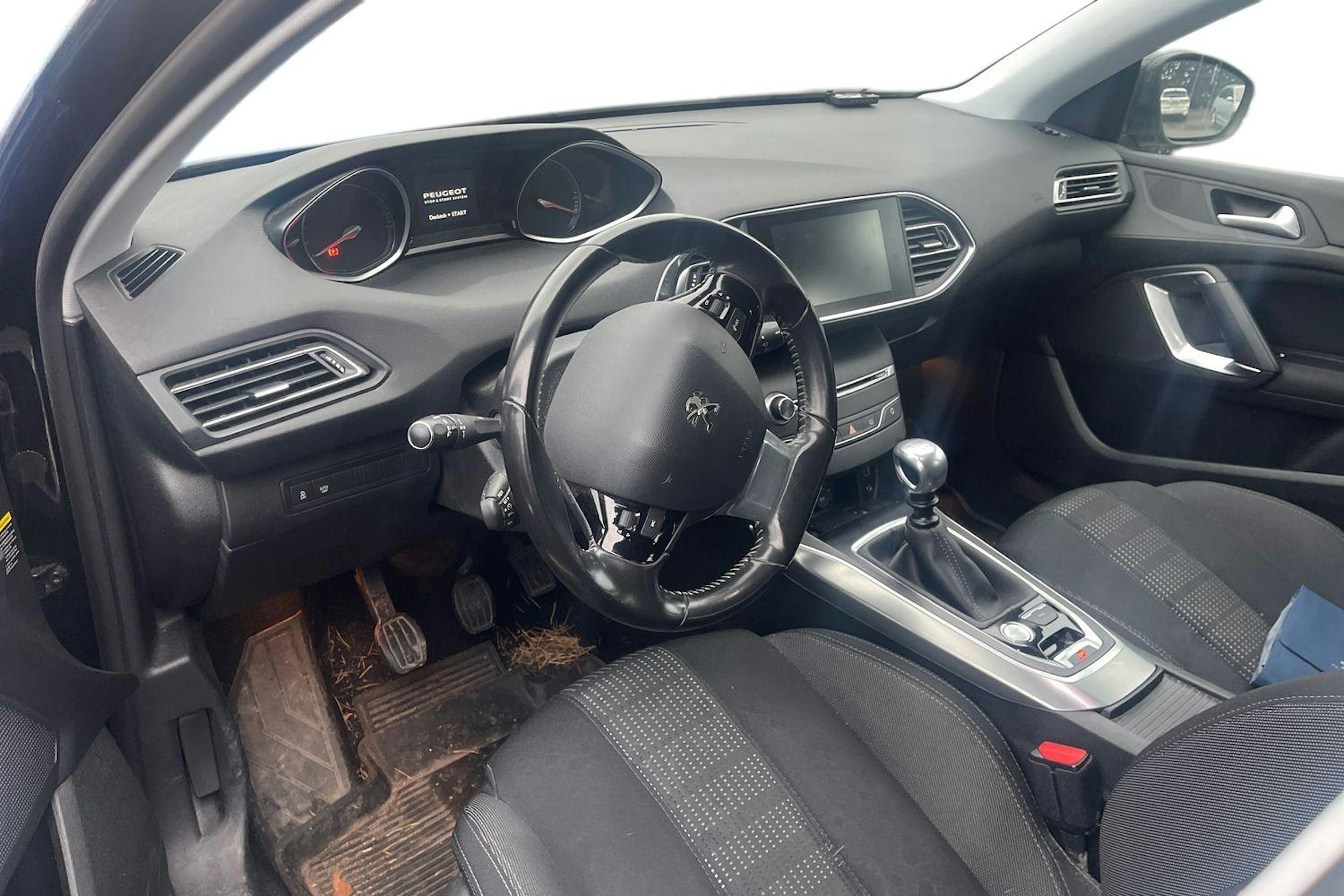 musta Peugeot 308 2015 kuva 3.