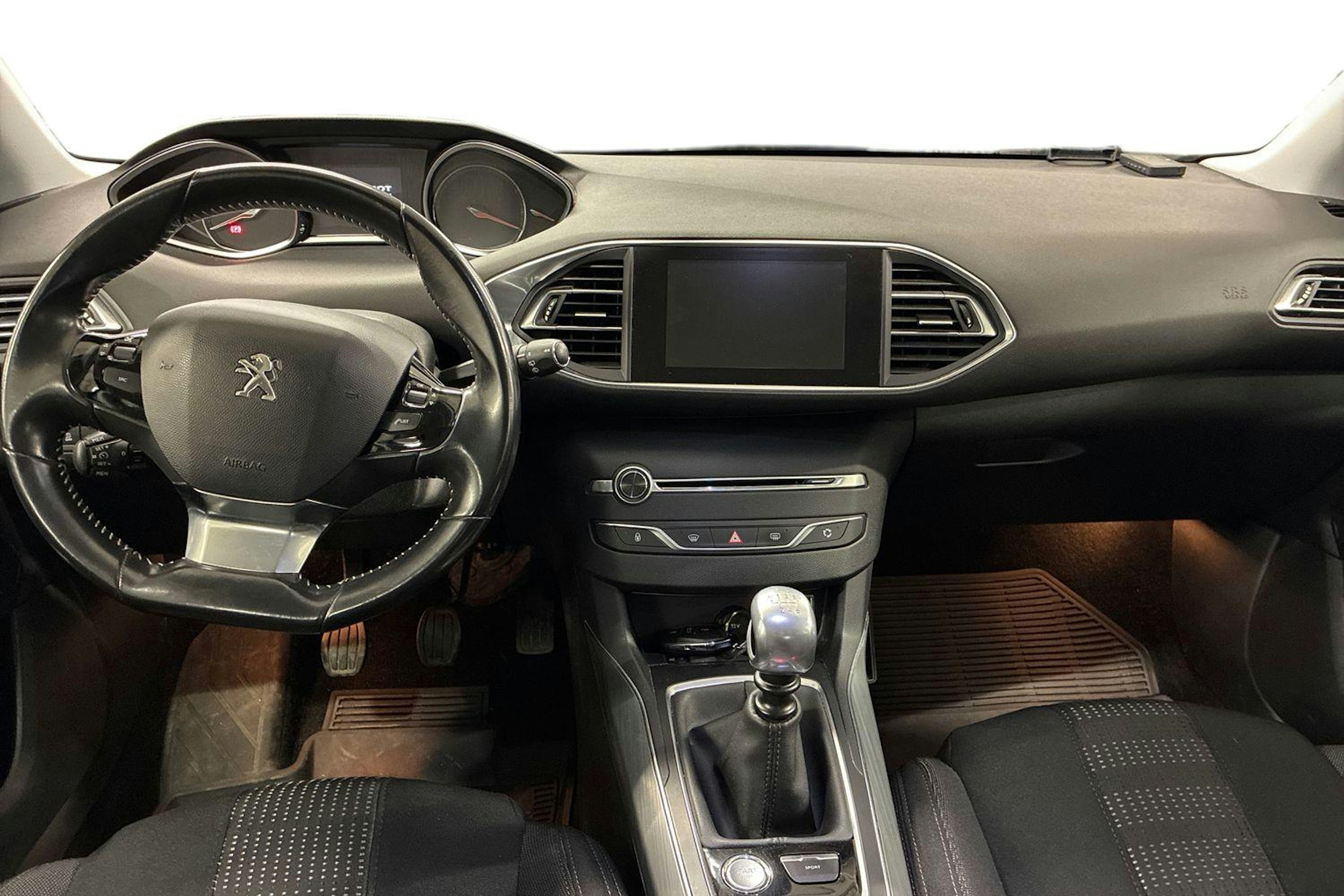 musta Peugeot 308 2015 kuva 9.