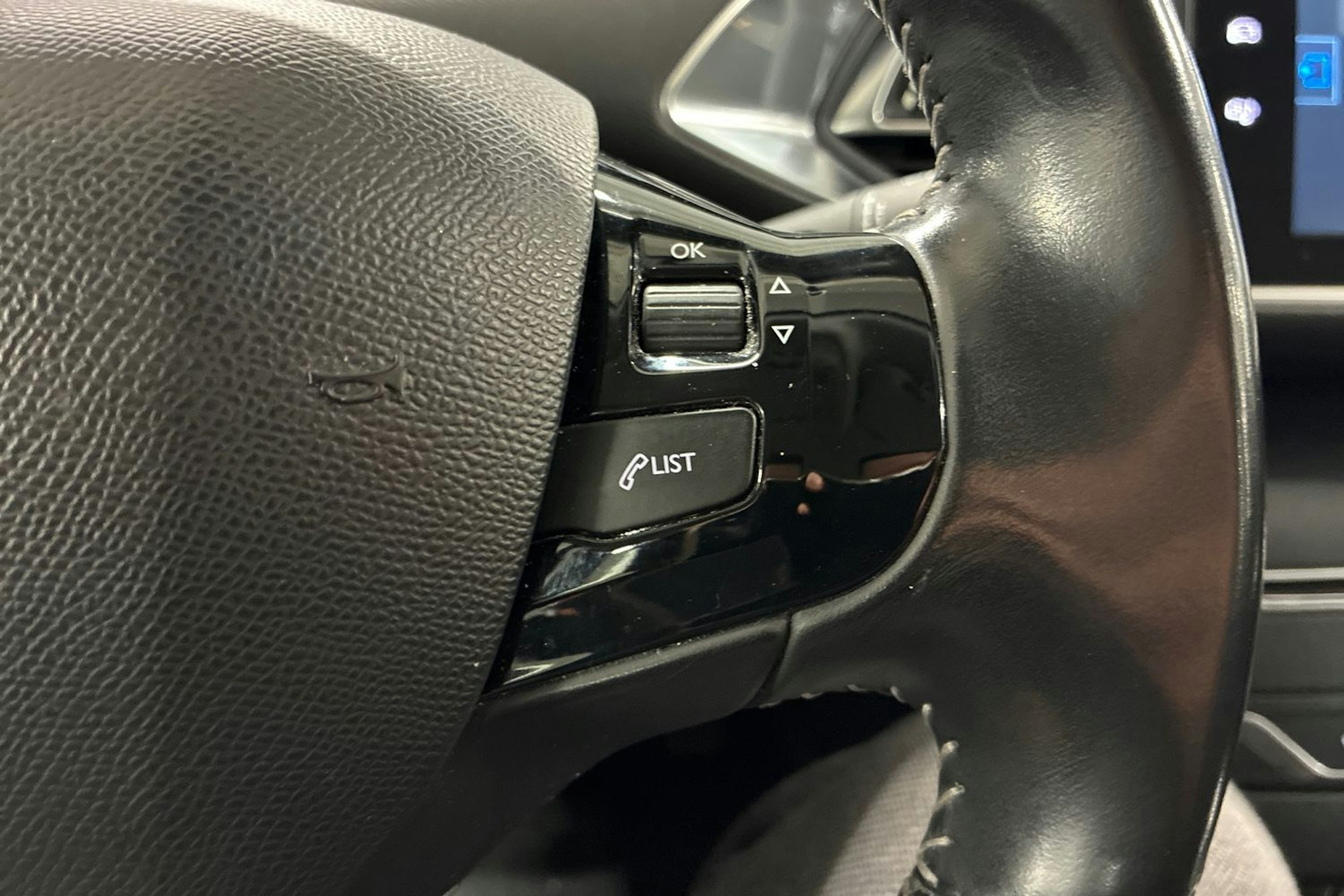 musta Peugeot 308 2015 kuva 17.