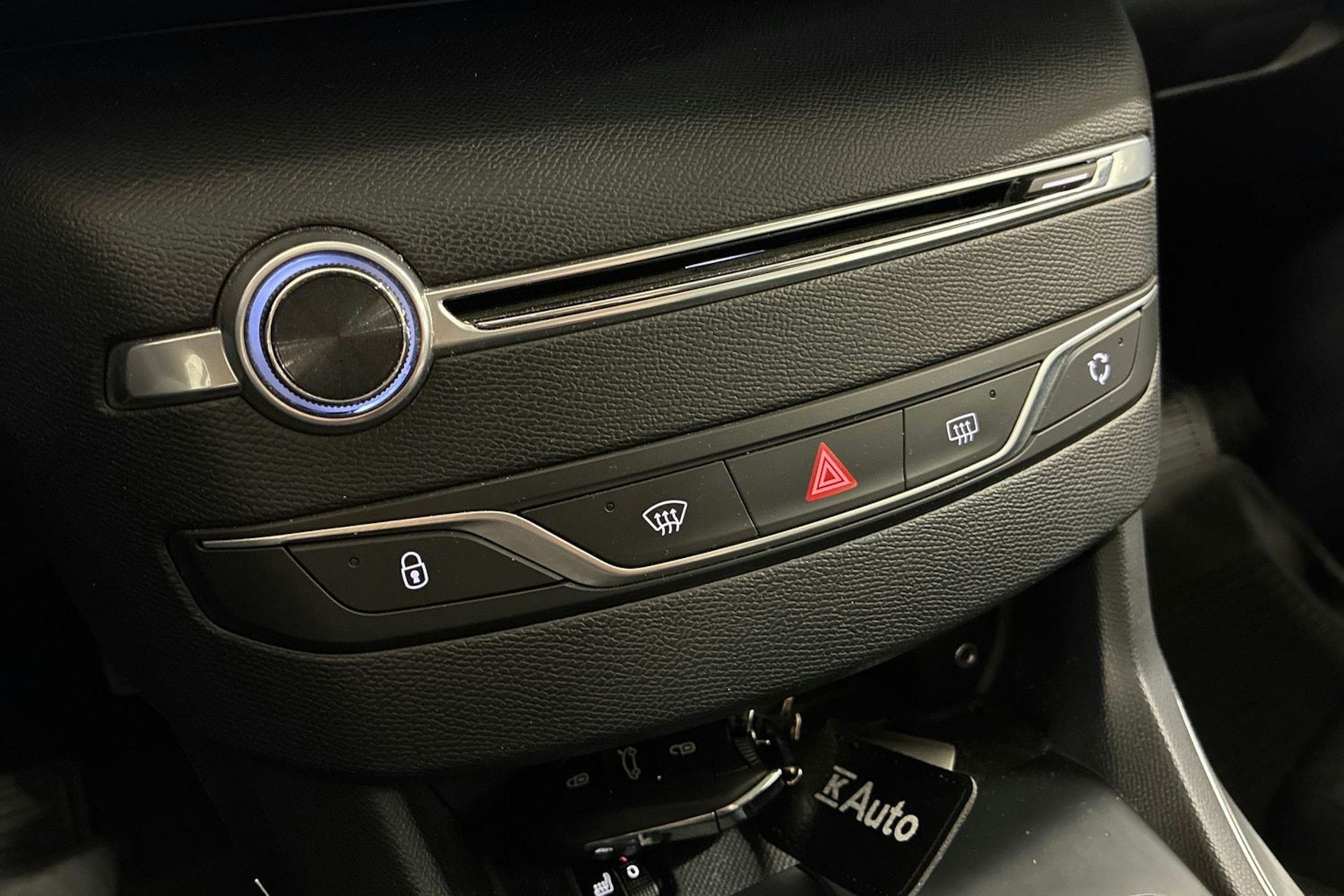 musta Peugeot 308 2015 kuva 21.