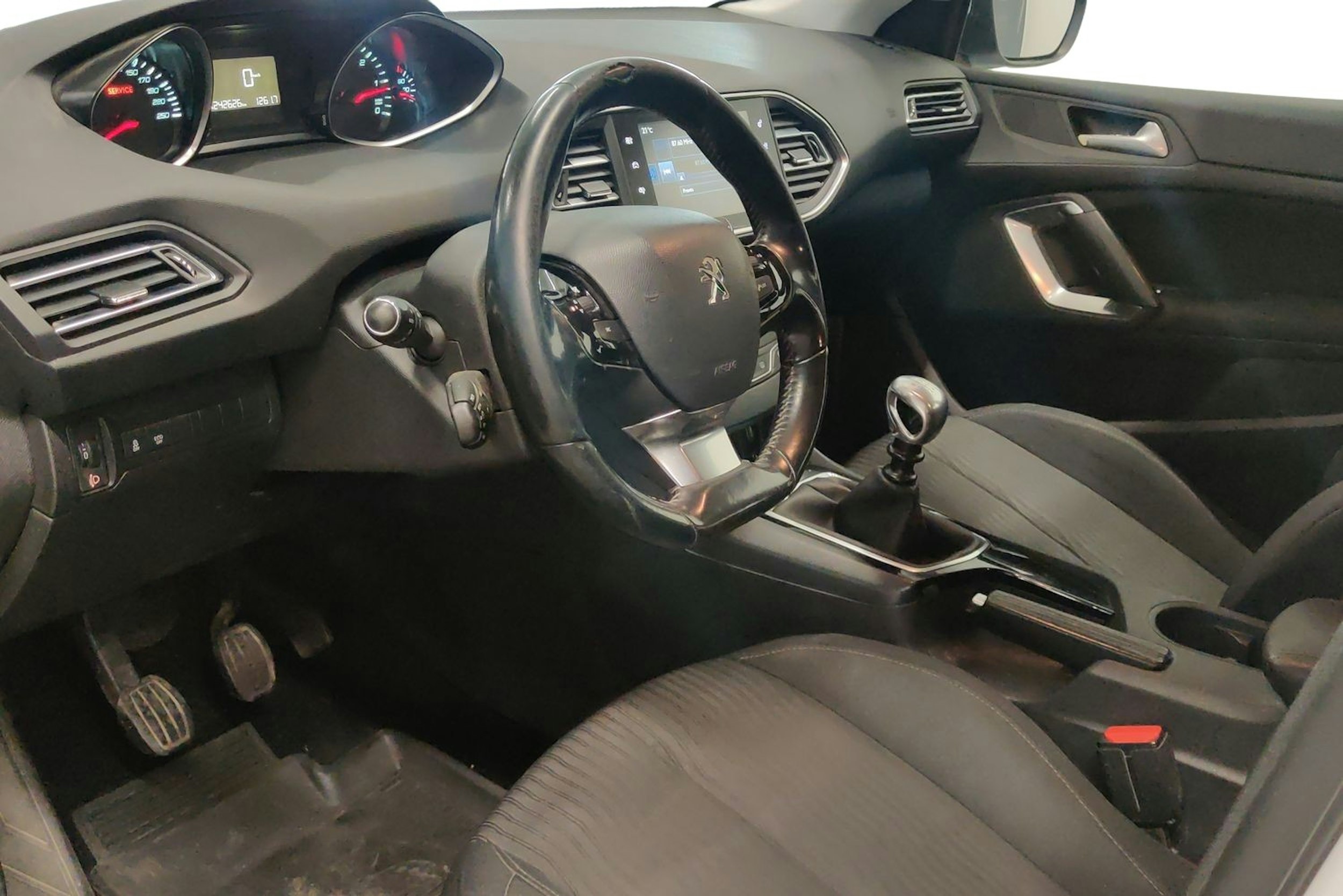valkoinen Peugeot 308 2015 kuva 8.