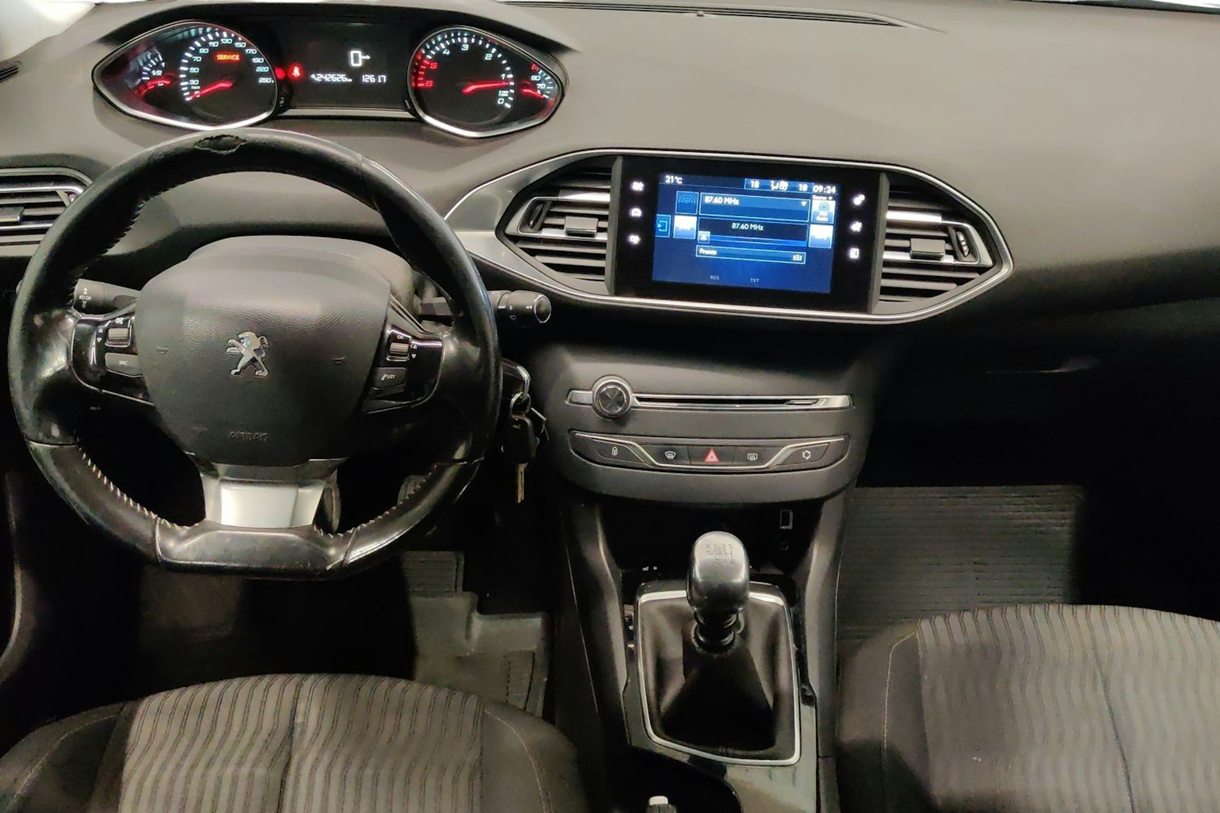valkoinen Peugeot 308 2015 kuva 9.