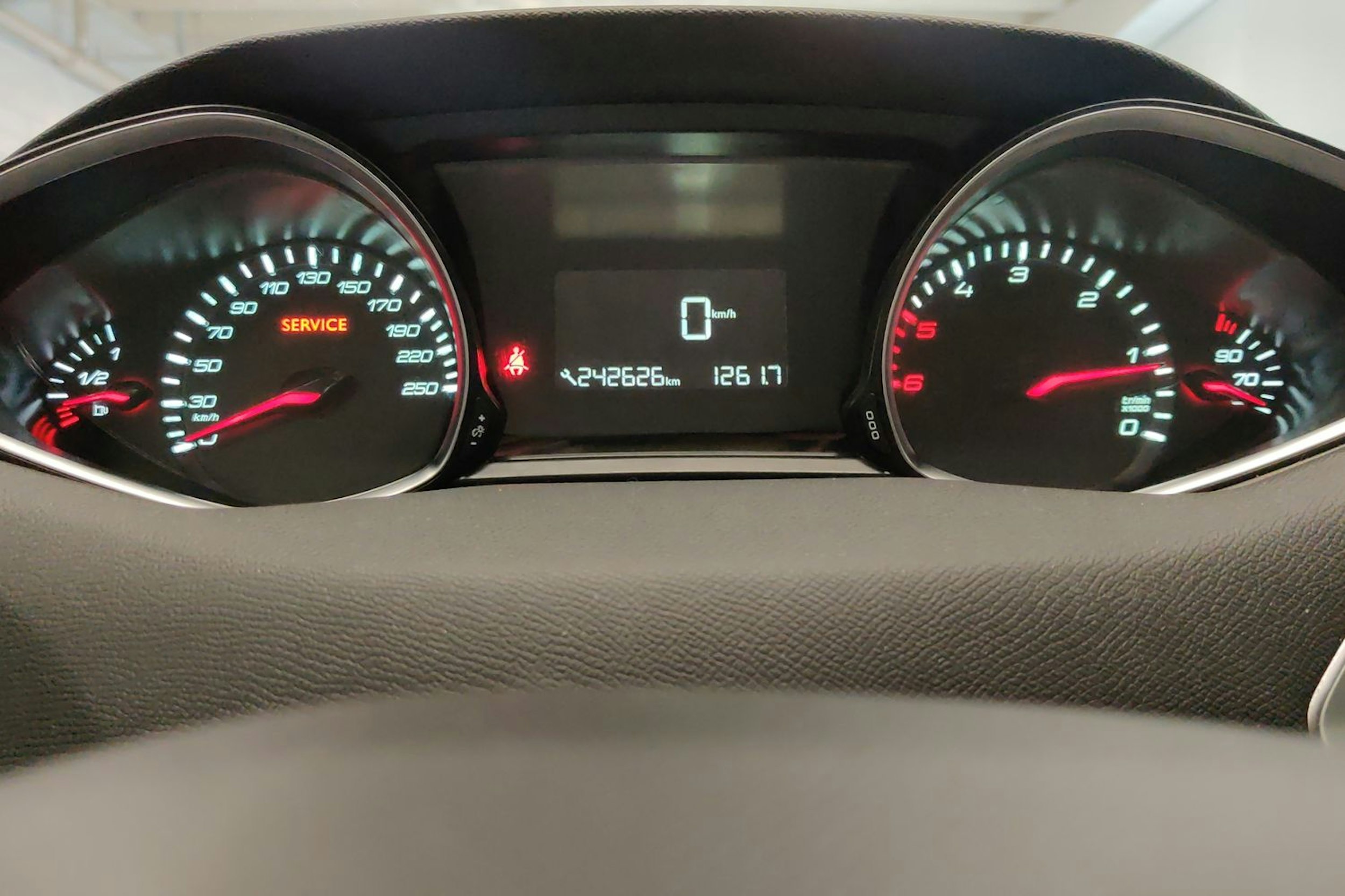 valkoinen Peugeot 308 2015 kuva 11.
