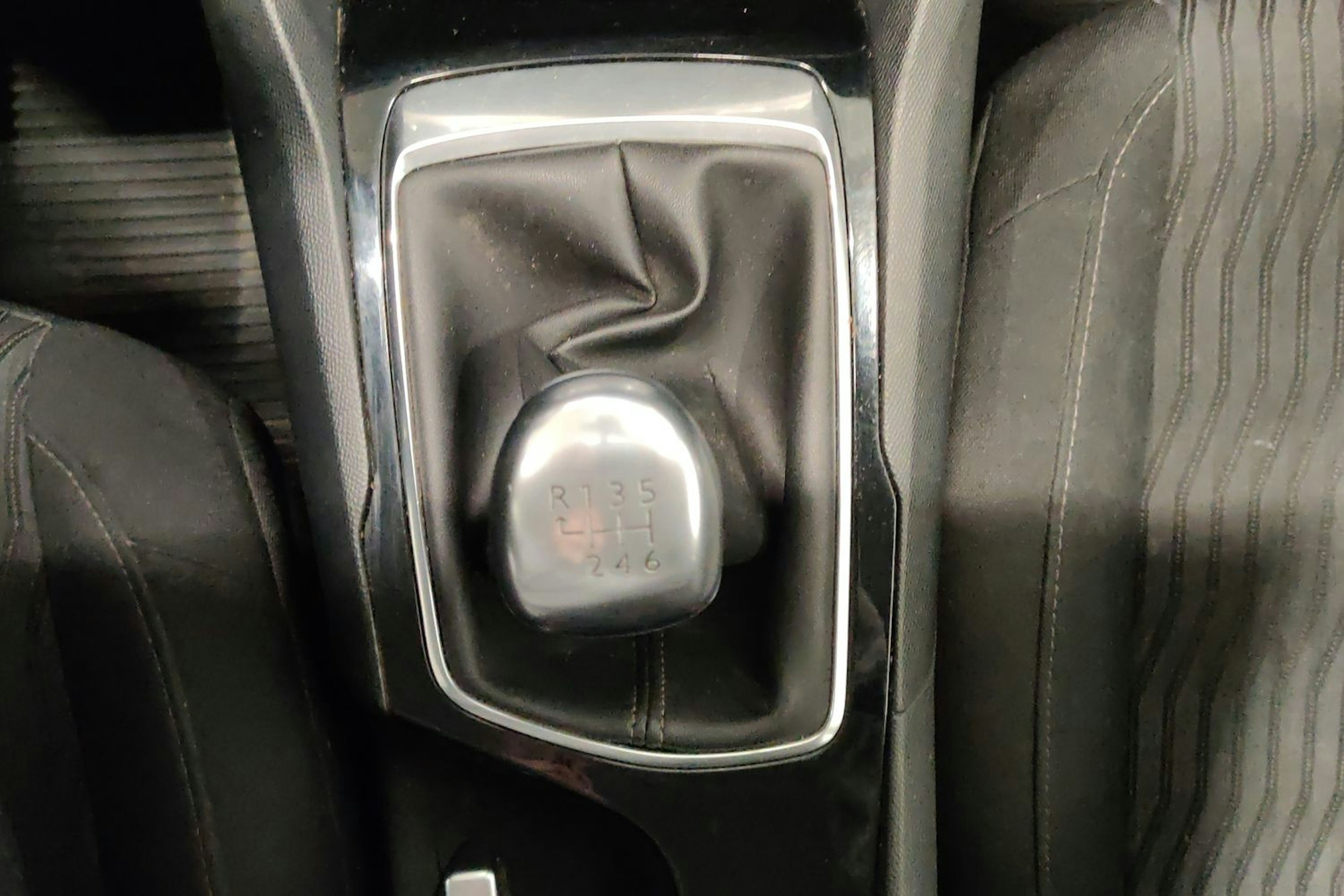 valkoinen Peugeot 308 2015 kuva 16.
