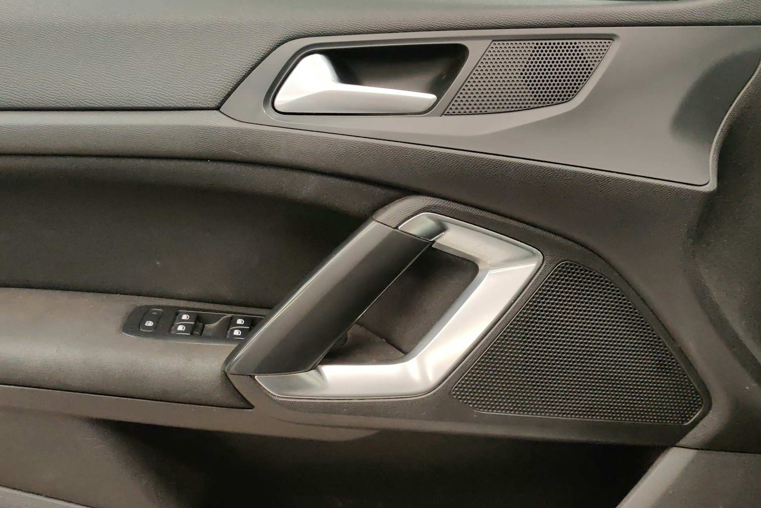 valkoinen Peugeot 308 2015 kuva 17.