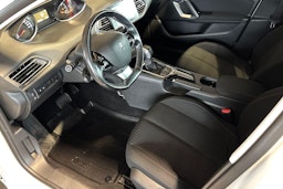 Valkoinen Peugeot 308 2015 kuva 7.
