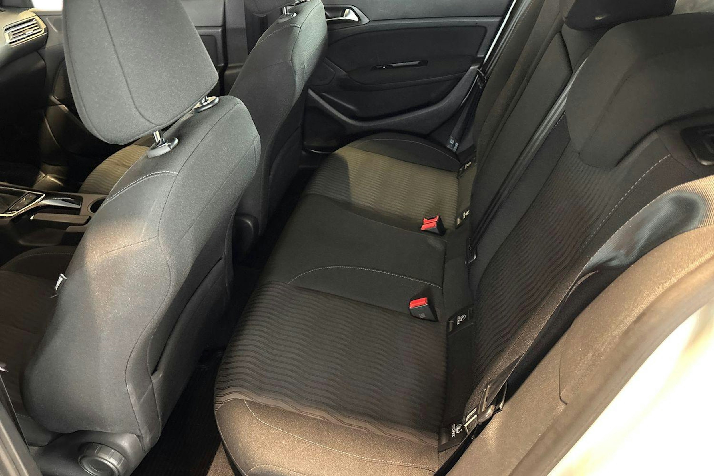 Valkoinen Peugeot 308 2015 kuva 10.