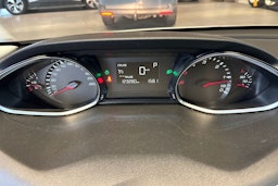 Valkoinen Peugeot 308 2015 kuva 16.