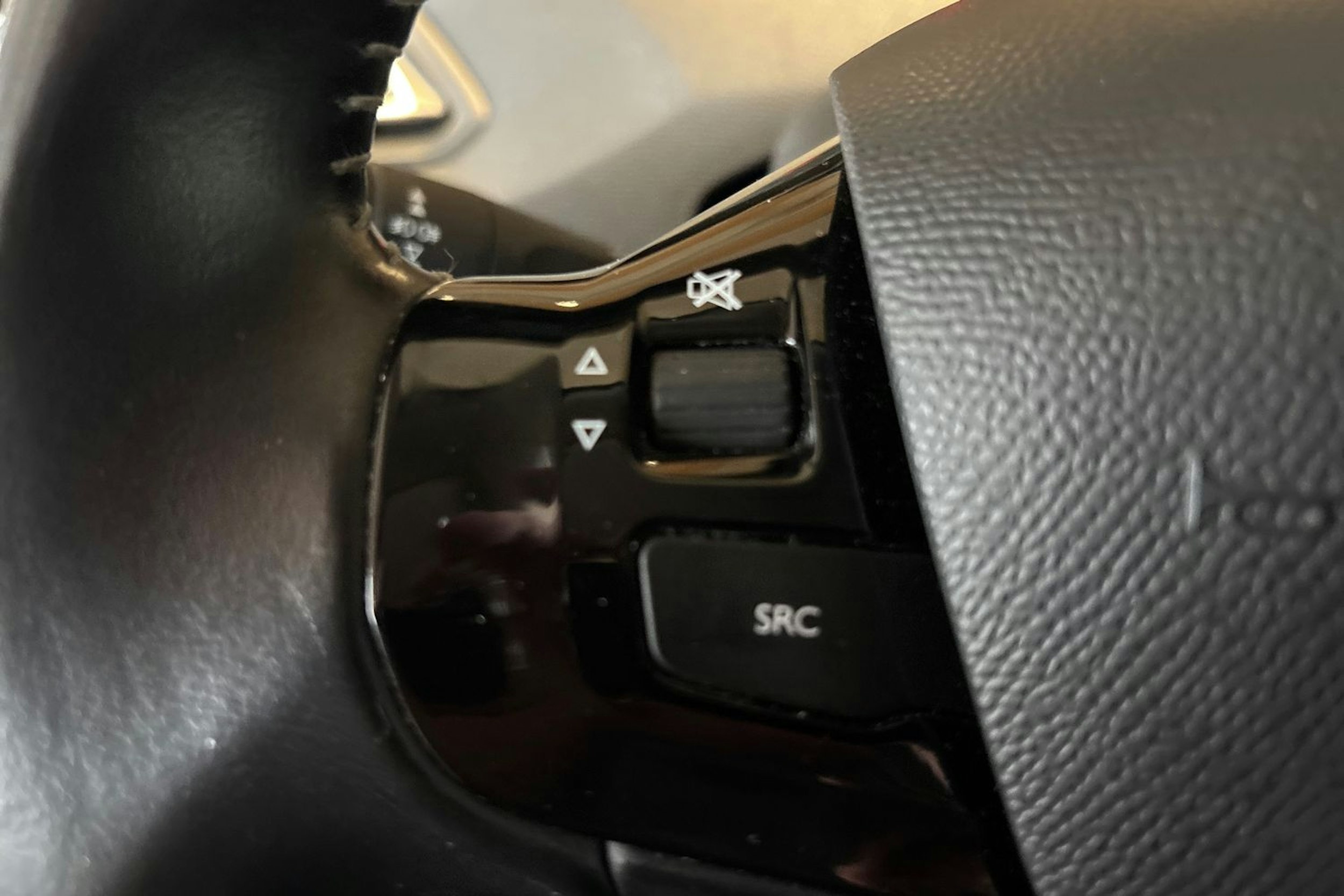 Valkoinen Peugeot 308 2015 kuva 17.