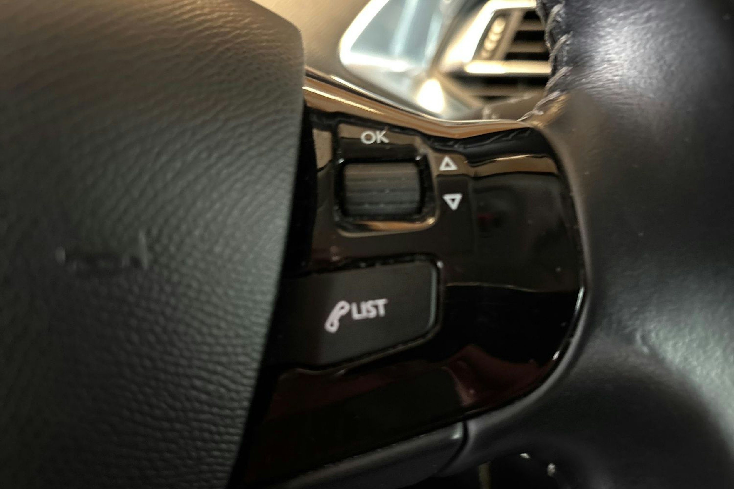 Valkoinen Peugeot 308 2015 kuva 18.