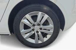 valkoinen Peugeot 308 2015 kuva 9.