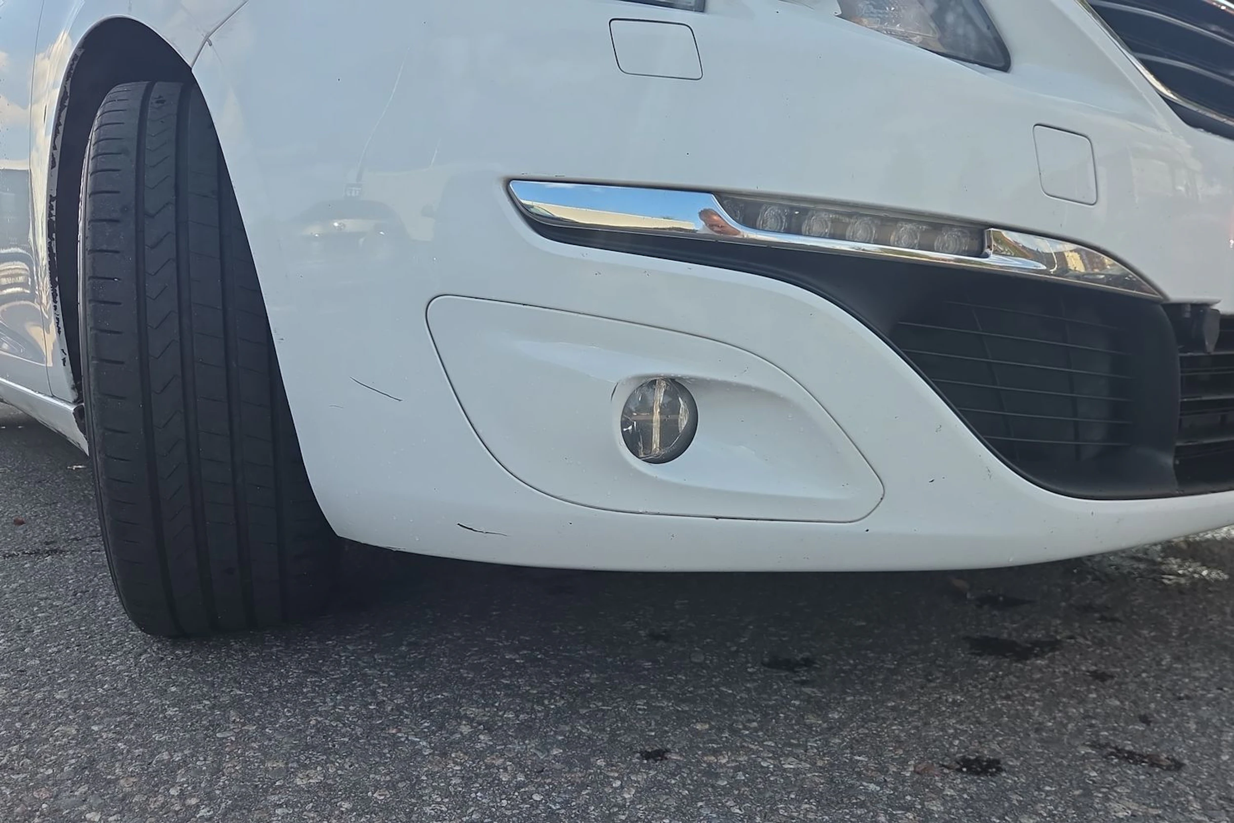 valkoinen Peugeot 308 2015 kuva 13.
