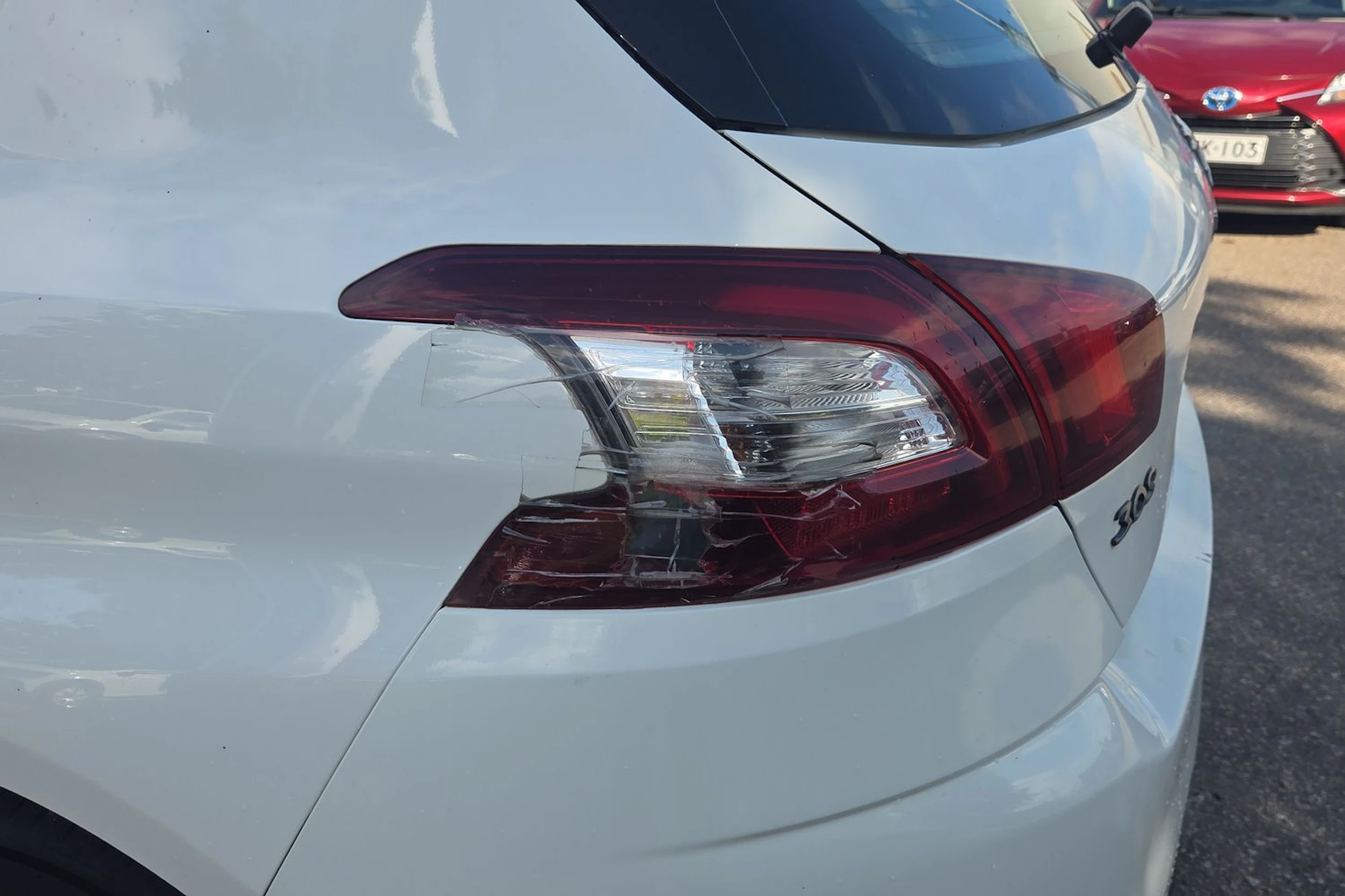 valkoinen Peugeot 308 2015 kuva 16.