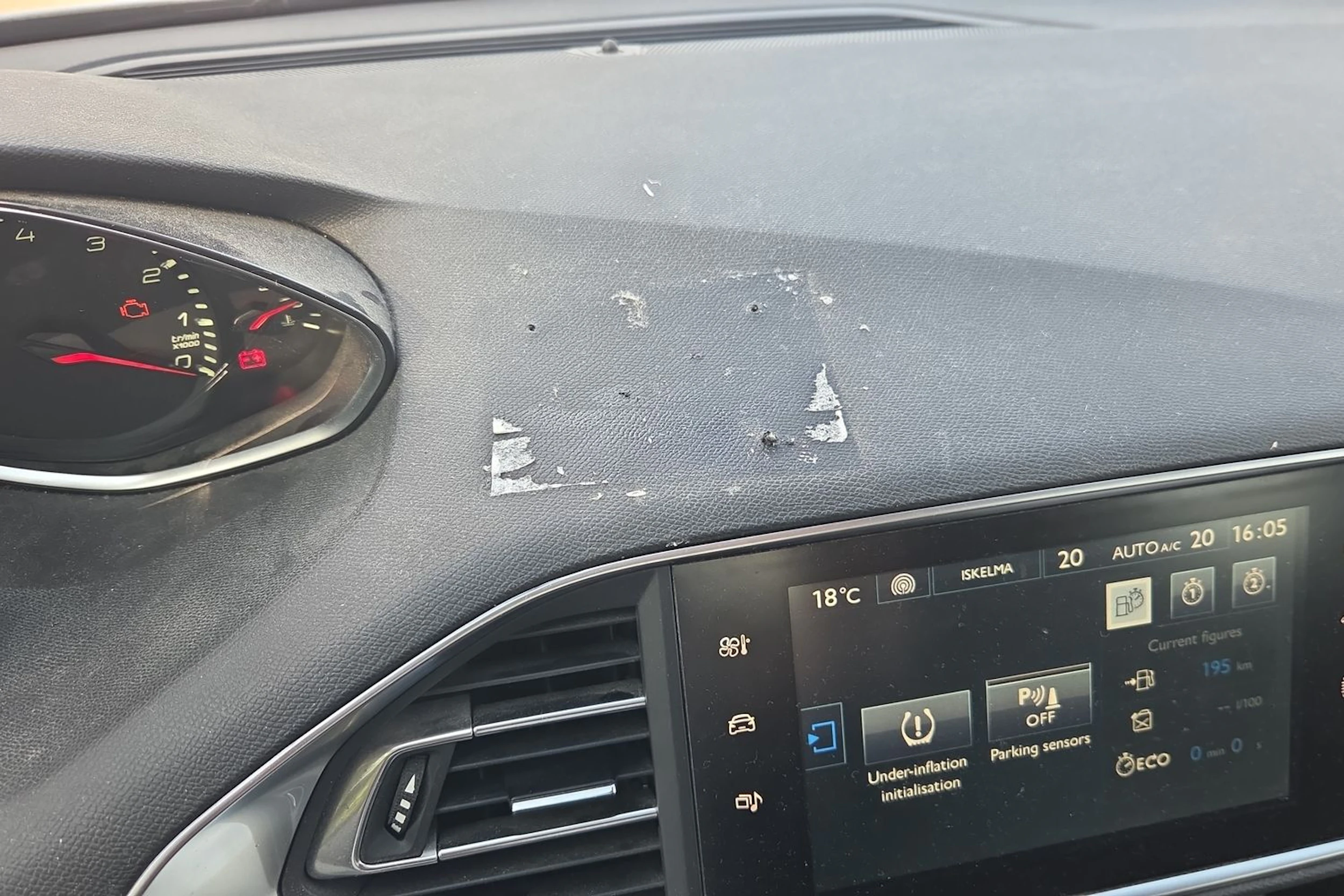 valkoinen Peugeot 308 2015 kuva 21.