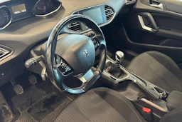 valkoinen Peugeot 308 2016 kuva 3.