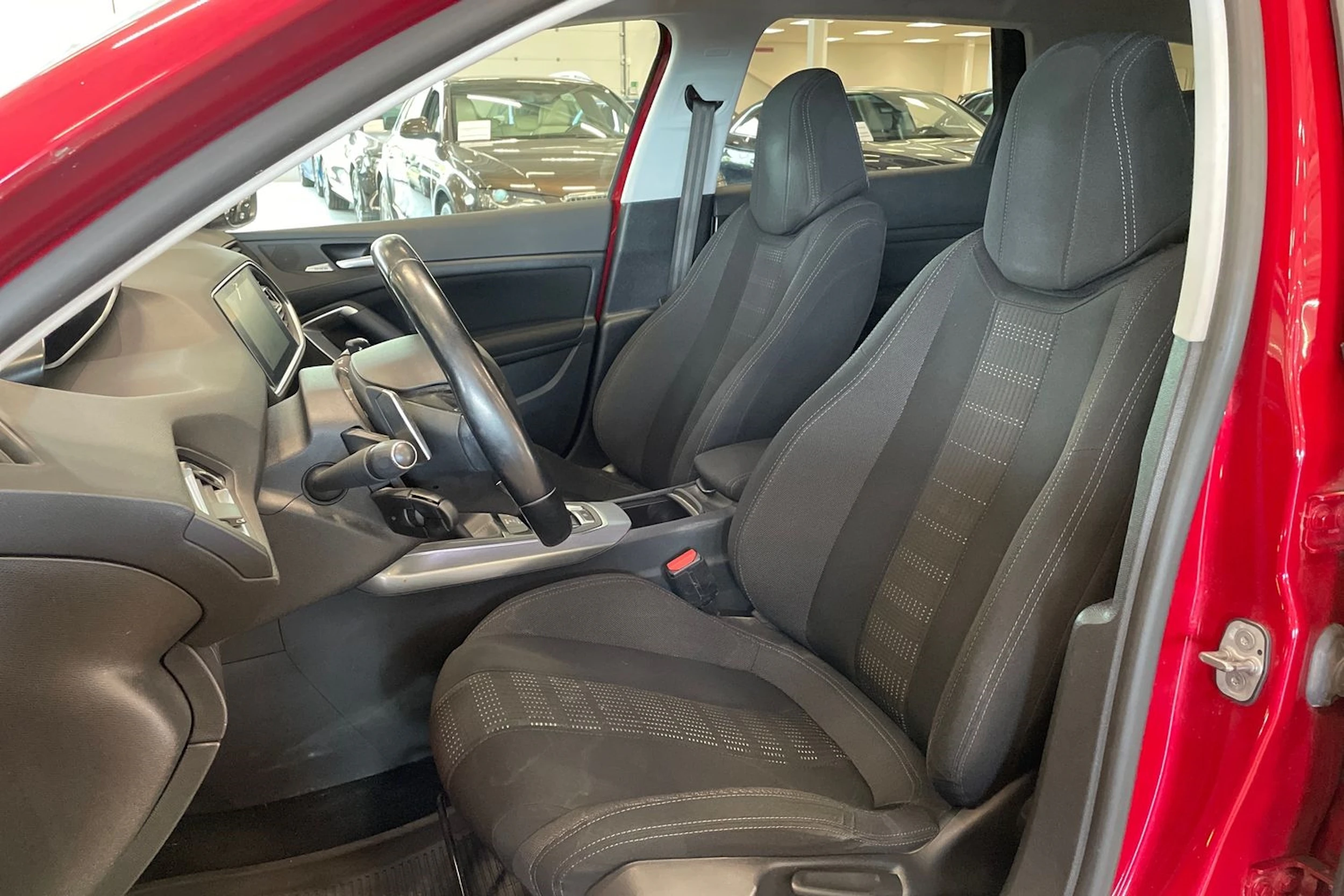 met. punainen Peugeot 308 2016 kuva 15.