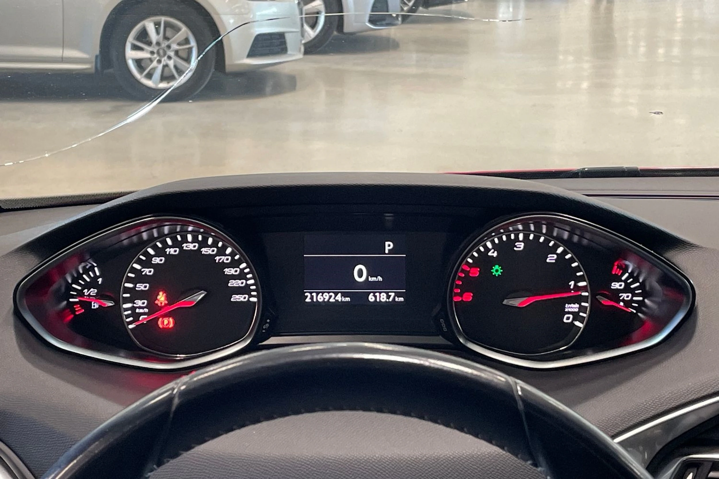 met. punainen Peugeot 308 2016 kuva 17.