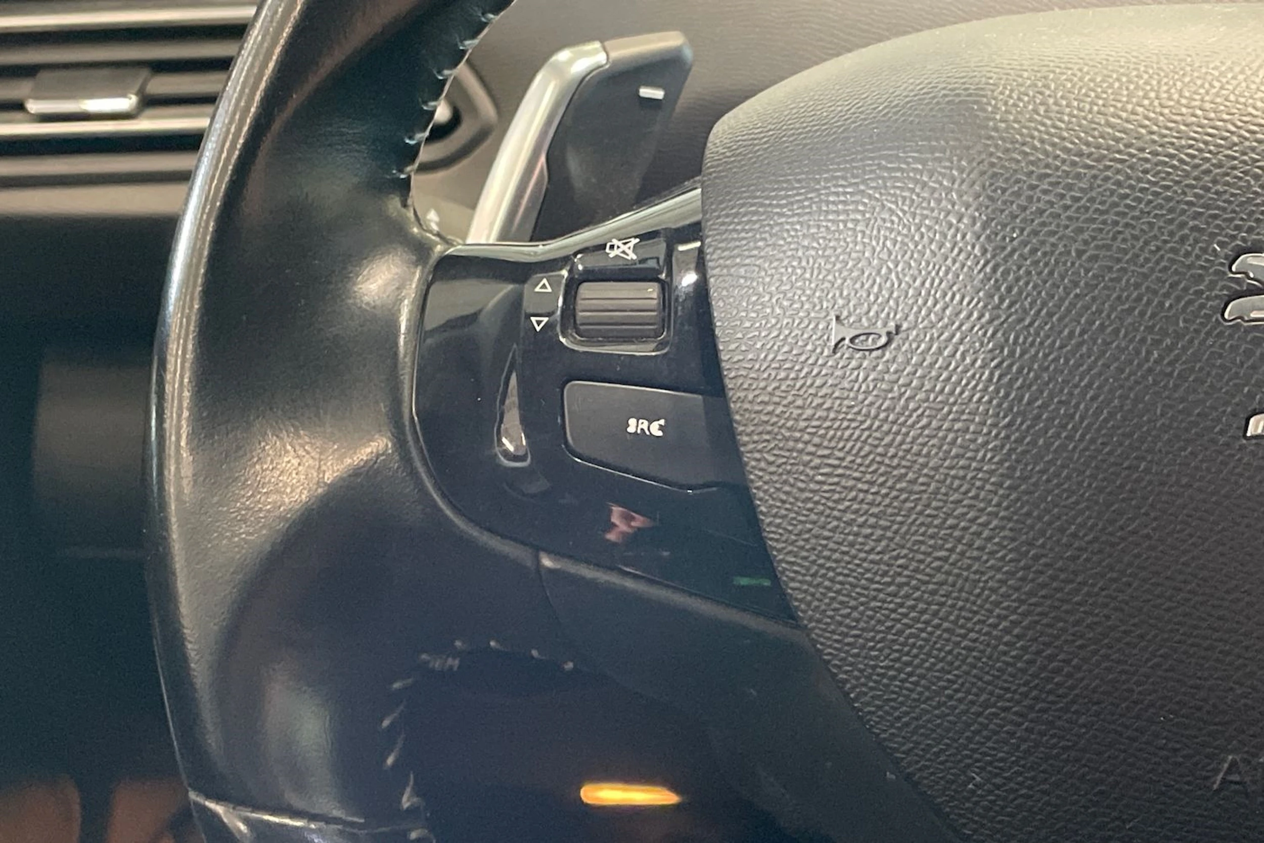 met. punainen Peugeot 308 2016 kuva 18.