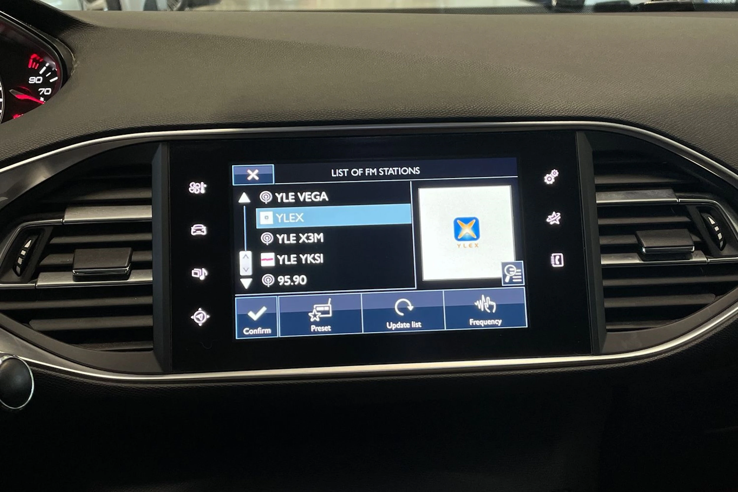 met. punainen Peugeot 308 2016 kuva 20.