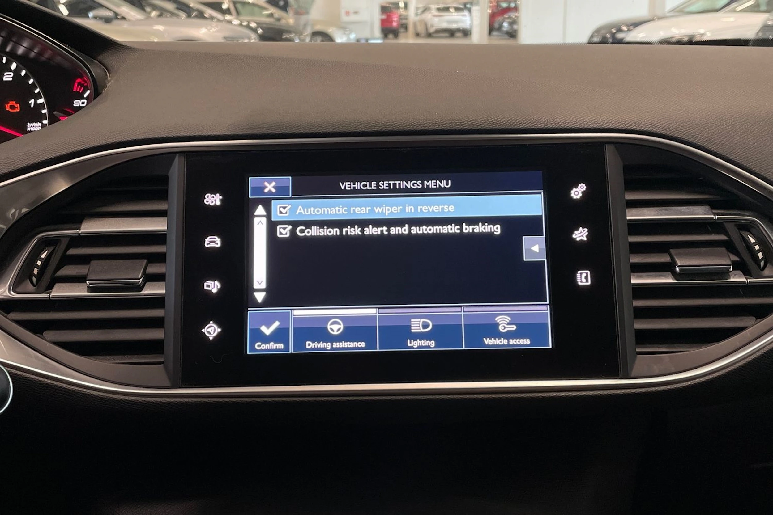met. punainen Peugeot 308 2016 kuva 22.