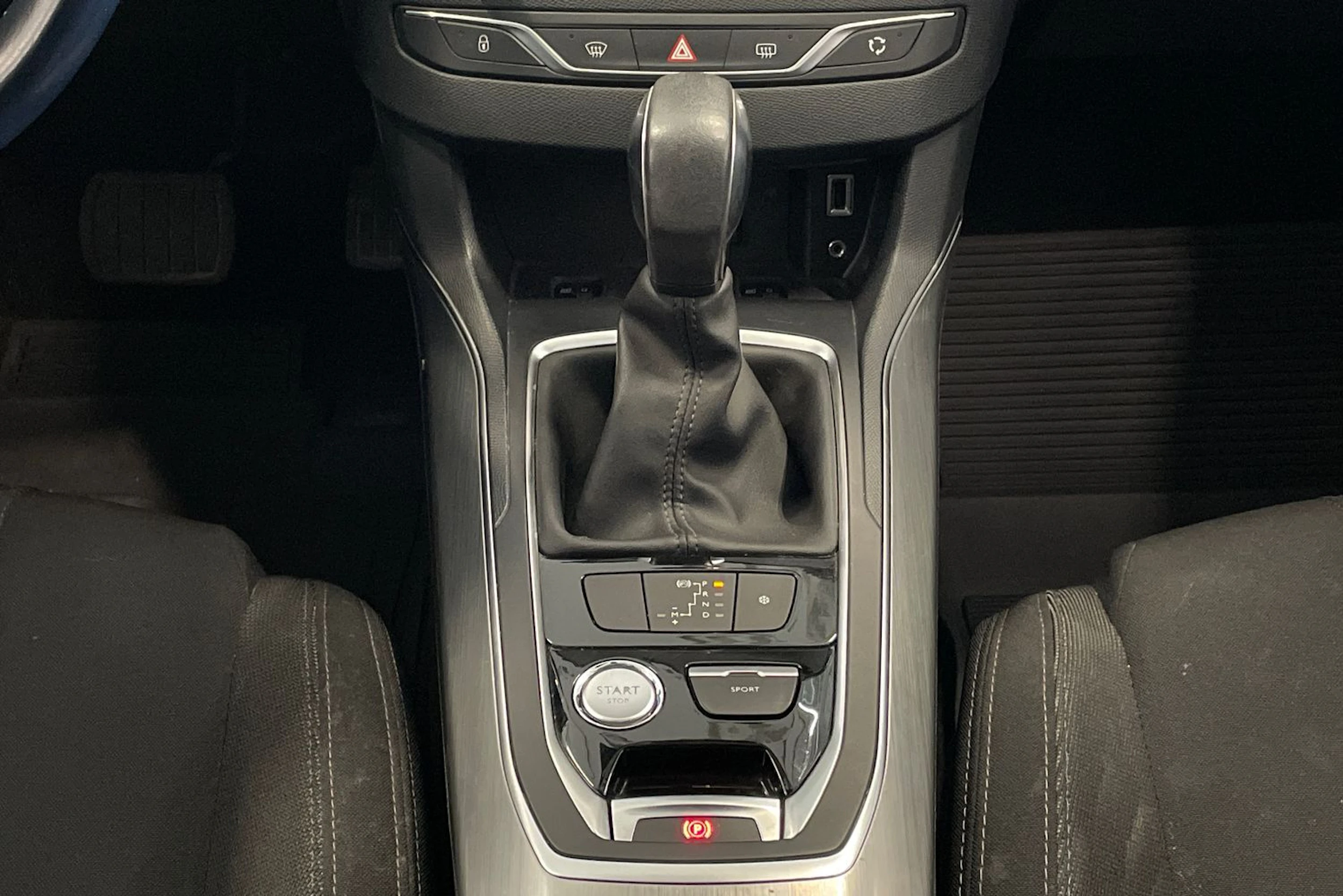 met. punainen Peugeot 308 2016 kuva 26.