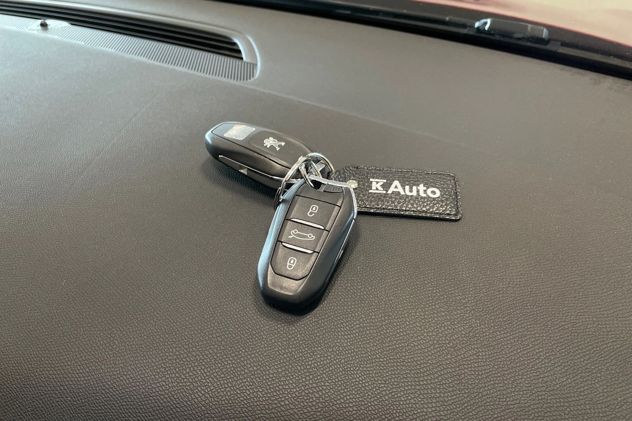 met. punainen Peugeot 308 2016 kuva 30.
