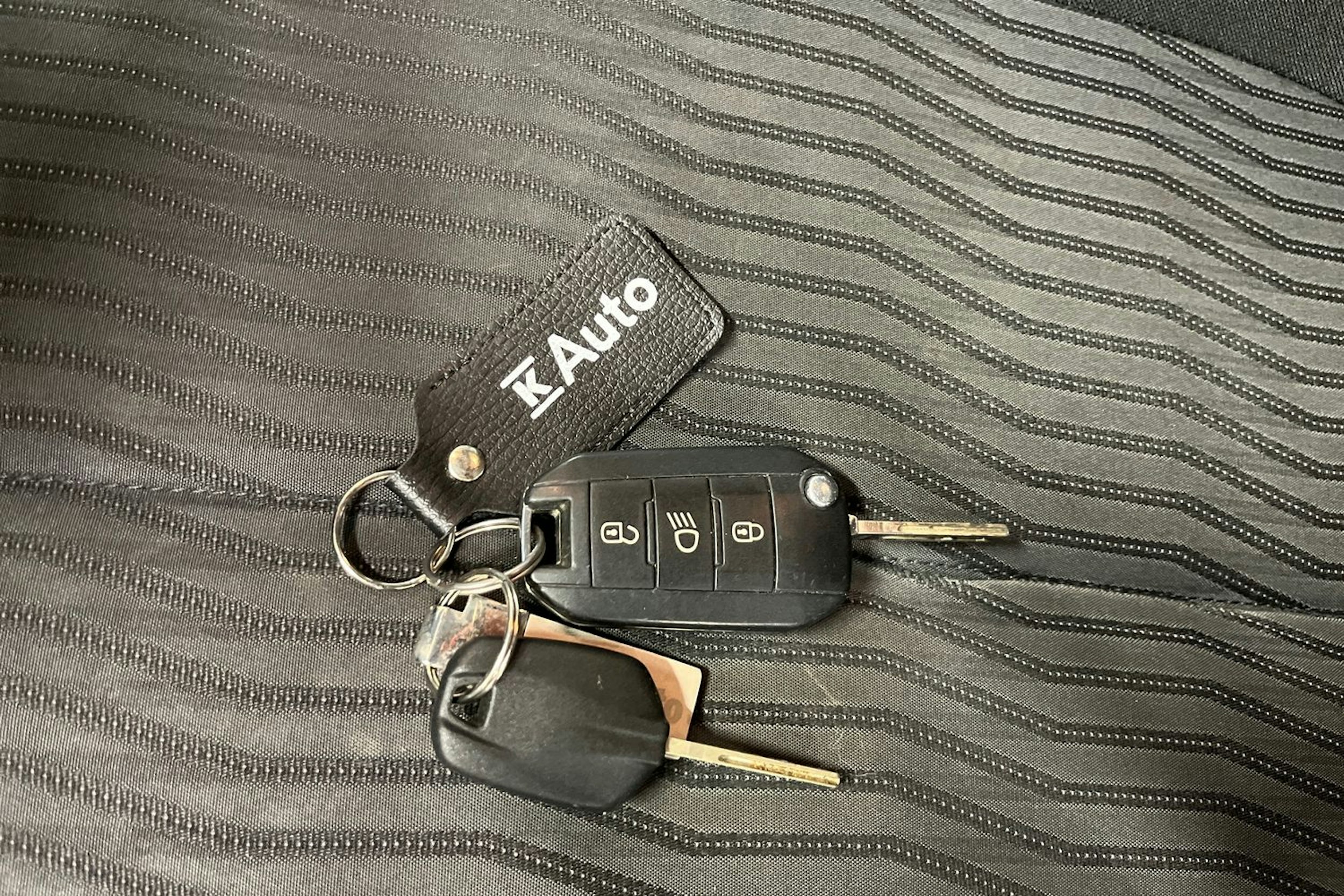 sininen Peugeot 308 2016 kuva 26.