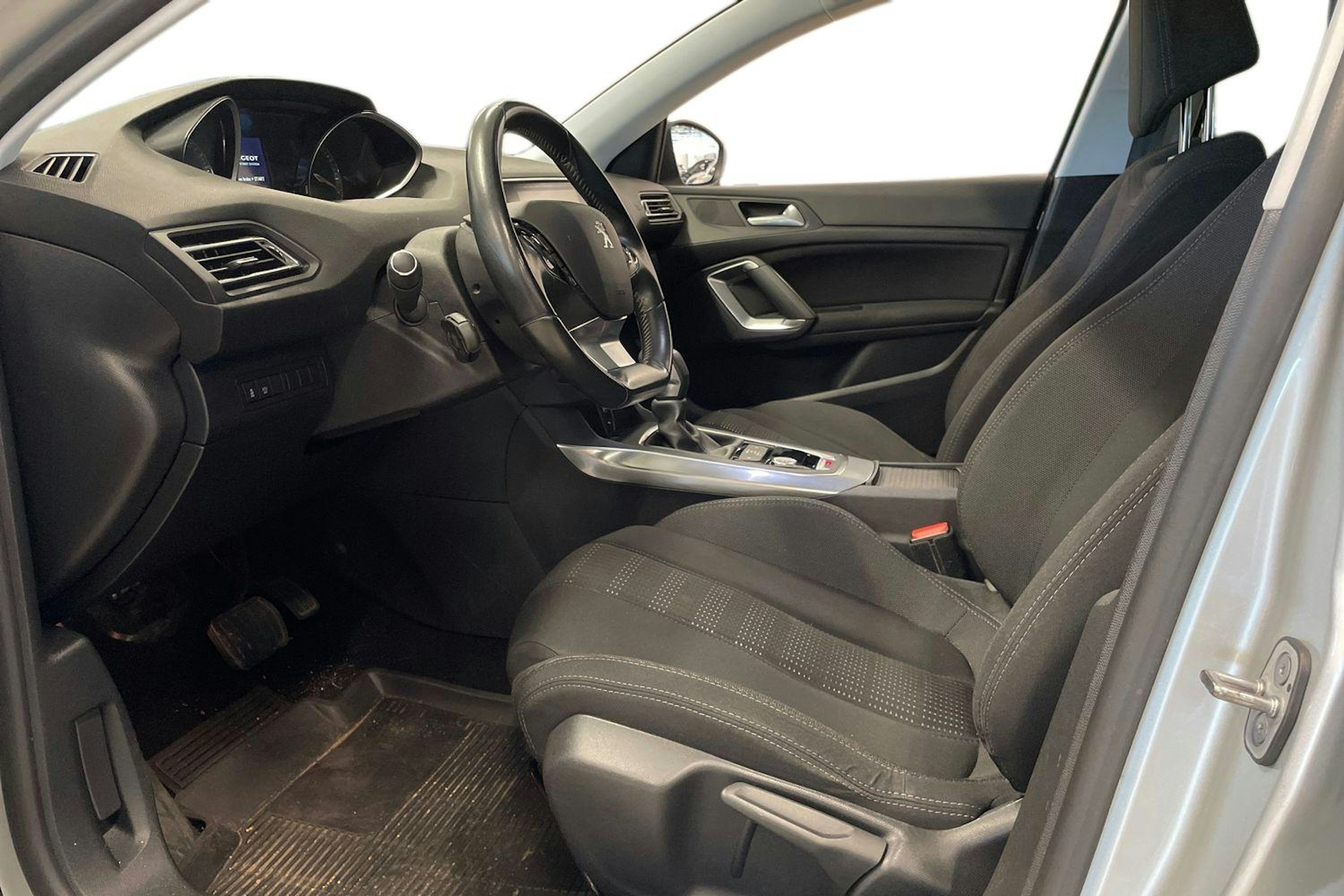 harmaa Peugeot 308 2016 kuva 3.