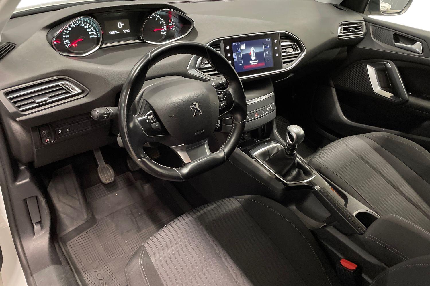 Peugeot 308 SW Active PureTech 130 2016, photo 6/22