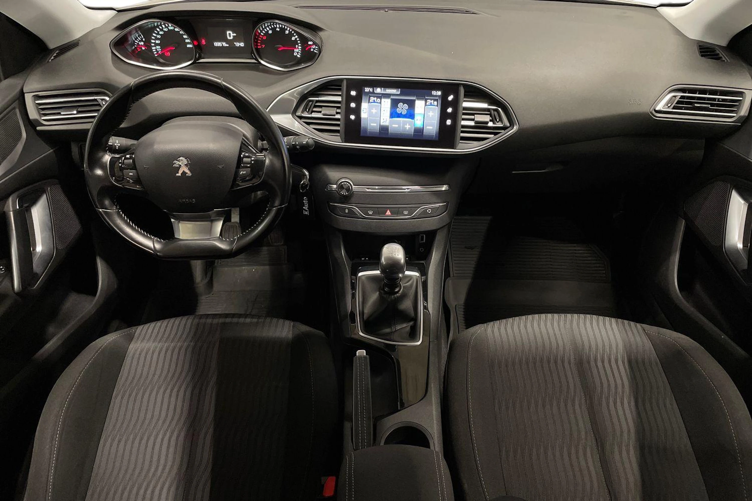 valkoinen Peugeot 308 2016 kuva 7.