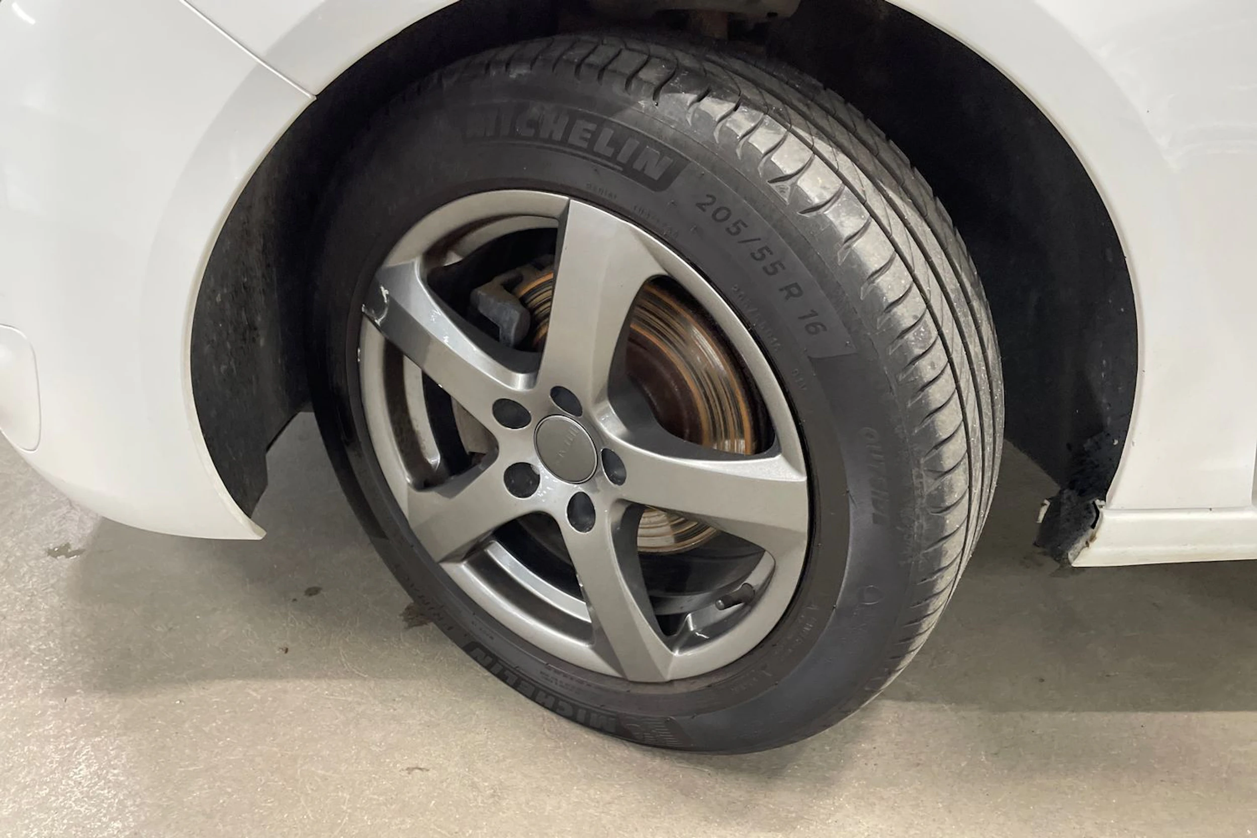 valkoinen Peugeot 308 2016 kuva 10.