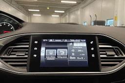 valkoinen Peugeot 308 2016 kuva 14.