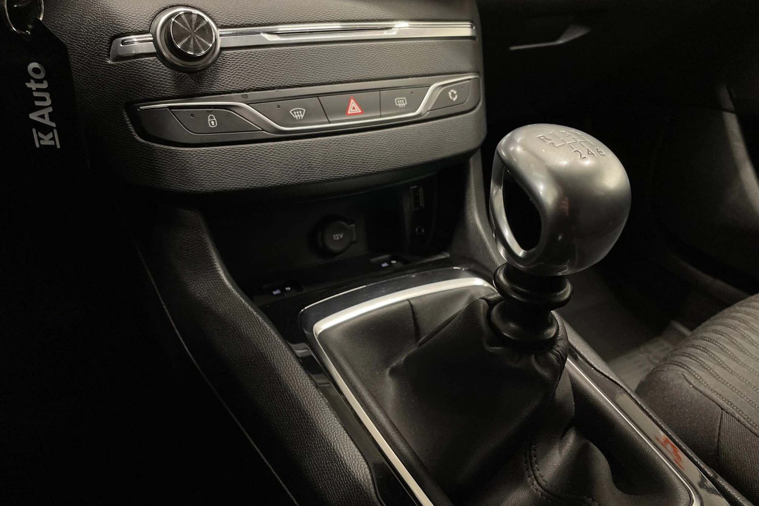 valkoinen Peugeot 308 2016 kuva 16.